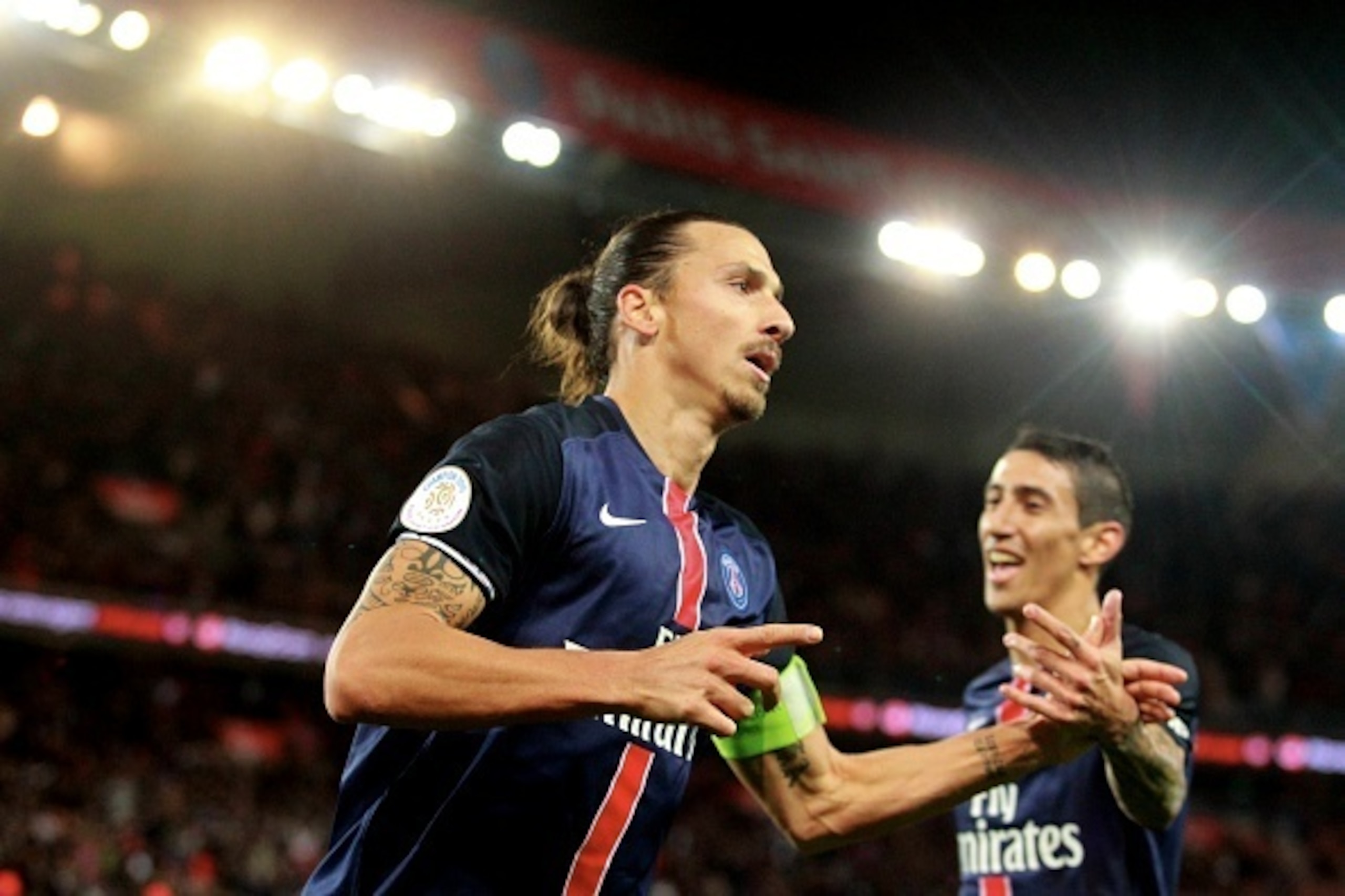PARIS, FRANCE - SEPTEMBER 22:  Zlatan Ibrahimovic of Paris Saint-Germain celebrate his gaol with Angel Di Maria during the French  Ligue 1 between Paris Saint-Germain FC and EA Guingamp at Parc Des Princes on september 22, 2015 in Paris, France.  (Photo b