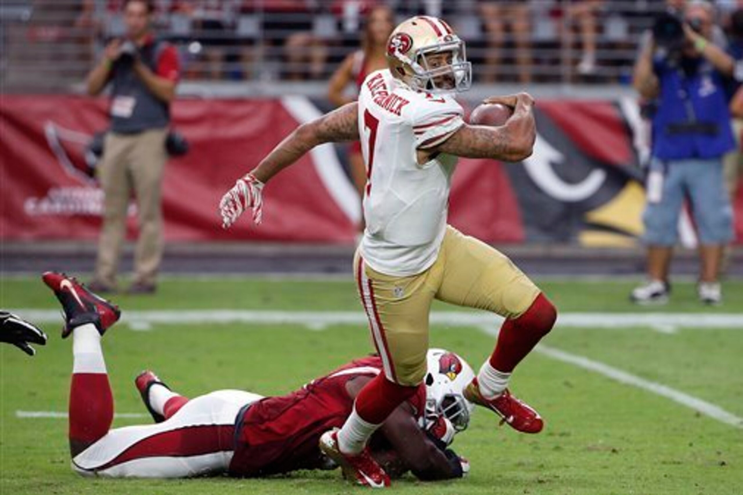 Colin Kaepernick had trouble finding his footing against a stiff Cardinals defense.