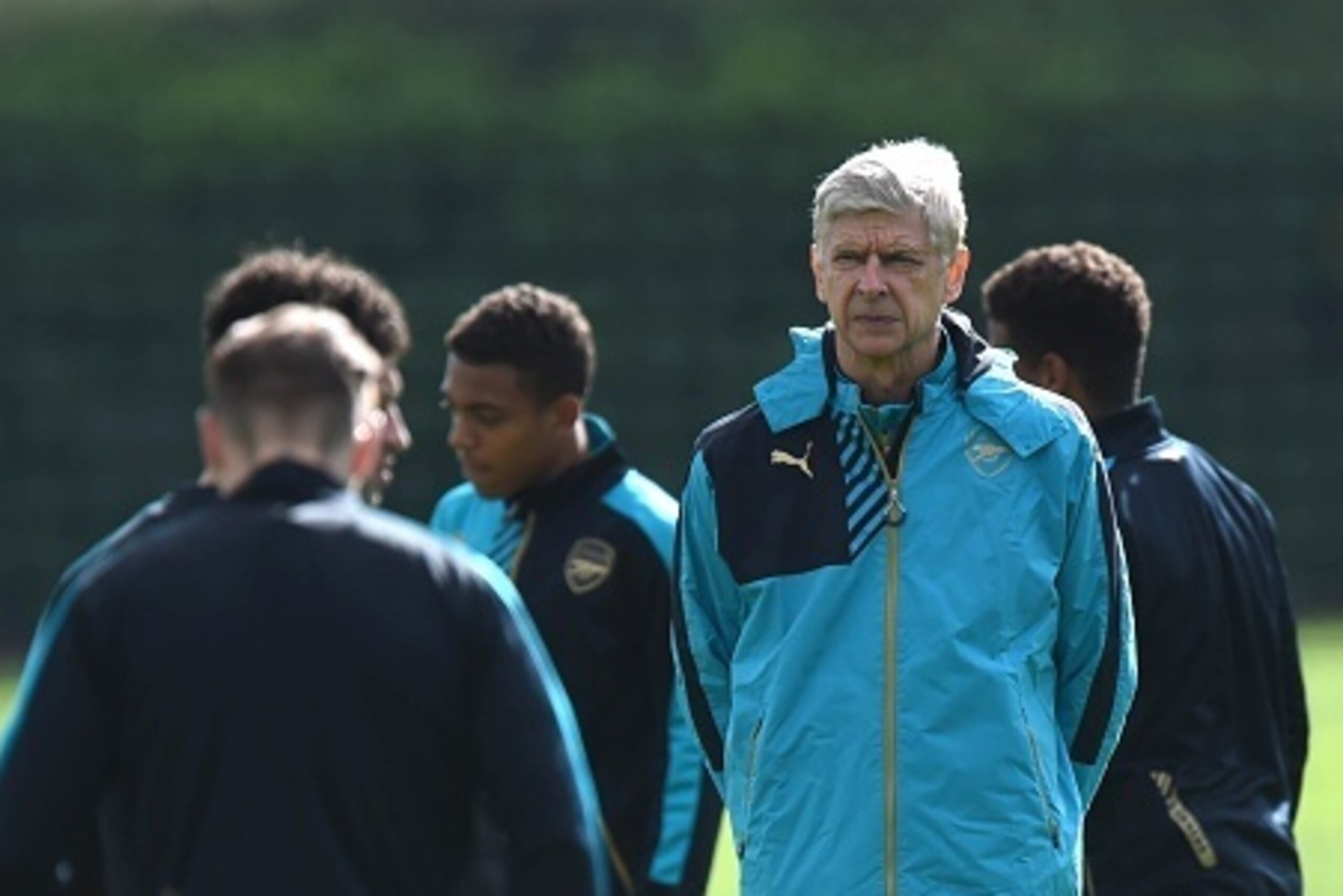 Arsenal manager Arsene Wenger (R) looks on during a training session at London Colney in St Albans, north London on 28 September, 2015 before a Group F Champions League football match against Olympiakos.
AFP PHOTO/Olly Greenwood (Photo credit sho Arsenal manager Arsene Wenger (R) looks on during a training session at London Colney in St Albans, north London on 28 September, 2015 before a Group F Champions League football match against Olympiakos.
AFP PHOTO/Olly Greenwood (Photo credit sho