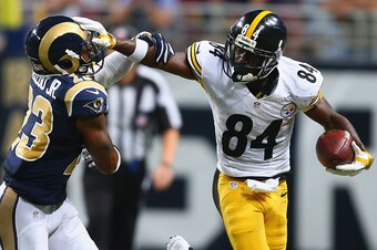 ST. LOUIS, MO - SEPTEMBER 27: Antonio Brown #84 of the Pittsburgh Steelers avoids being tackled by Rodney McLeod #23 of the St. Louis Rams in the third quarter at the Edward Jones Dome on September 27, 2015 in St. Louis, Missouri.  (Photo by Dilip Vishwan