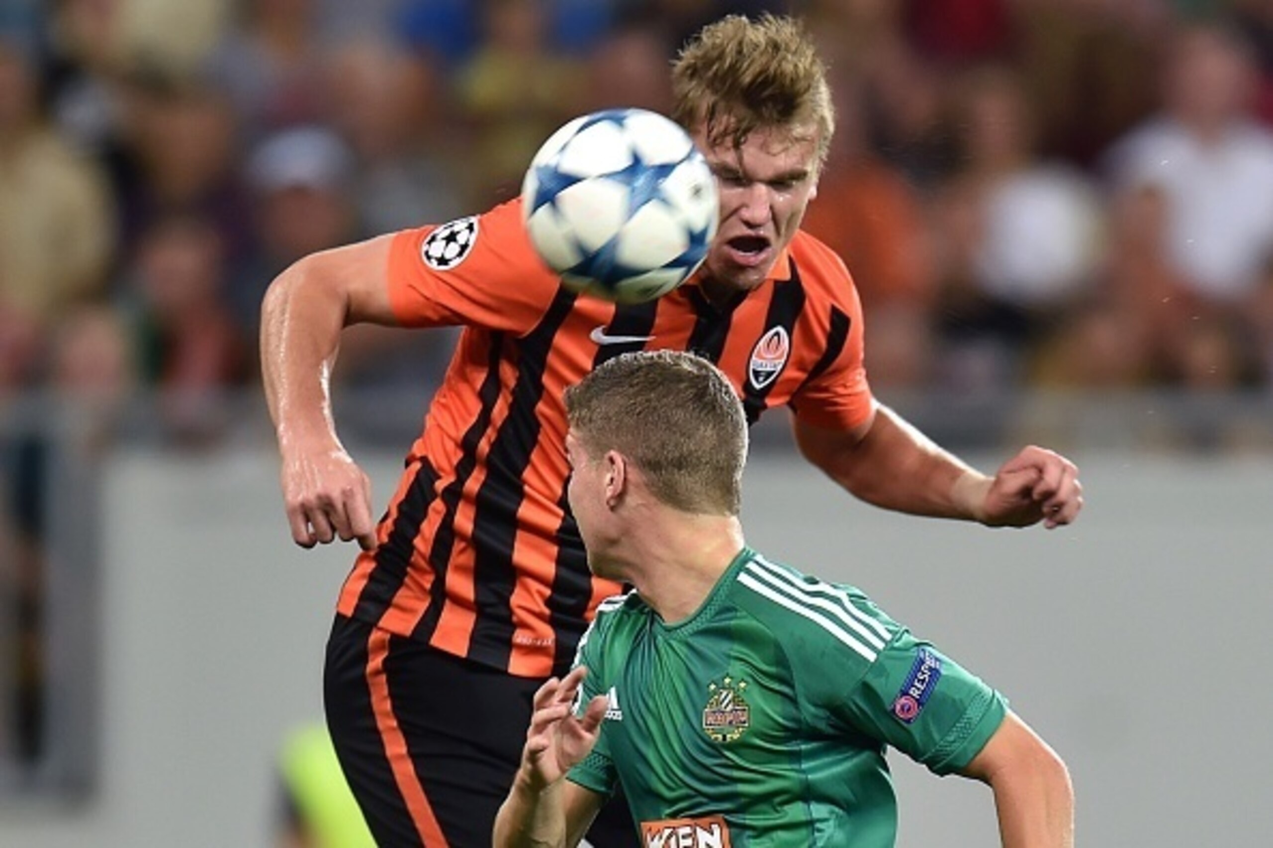 Shakhtar's Donetsk Olexandr Gladkiy (up) vies with Rapid Wien's Stephan Auer during the UEFA Champions League playoff football match between Shakhtar Donetsk and Rapid Wien at Arena Lviv Stadium in Lviv on August 25, 2015. AFP PHOTO/ SERGEI SUPINSKY Shakhtar's Donetsk Olexandr Gladkiy (up) vies with Rapid Wien's Stephan Auer during the UEFA Champions League playoff football match between Shakhtar Donetsk and Rapid Wien at Arena Lviv Stadium in Lviv on August 25, 2015. AFP PHOTO/ SERGEI SUPINSKY