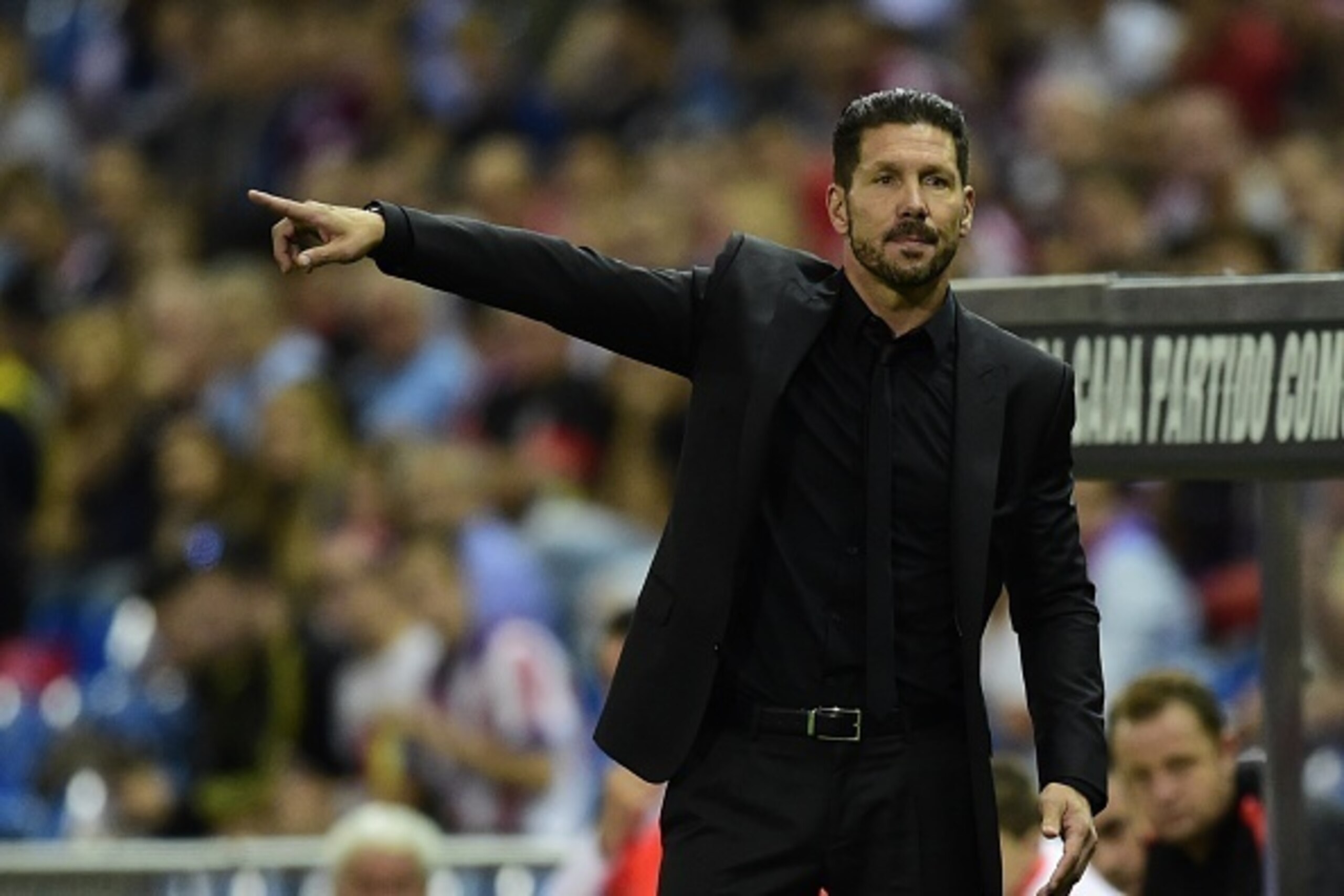 Atletico Madrid's Argentinian coach Diego Simeone gestures during the Spanish league football match Club Atletico de Madrid vs Getafe CF at the Vicente Calderon stadium in Madrid on September 22, 2015. AFP PHOTO/ JAVIER SORIANO (Photo credit shou Atletico Madrid's Argentinian coach Diego Simeone gestures during the Spanish league football match Club Atletico de Madrid vs Getafe CF at the Vicente Calderon stadium in Madrid on September 22, 2015. AFP PHOTO/ JAVIER SORIANO (Photo credit shou