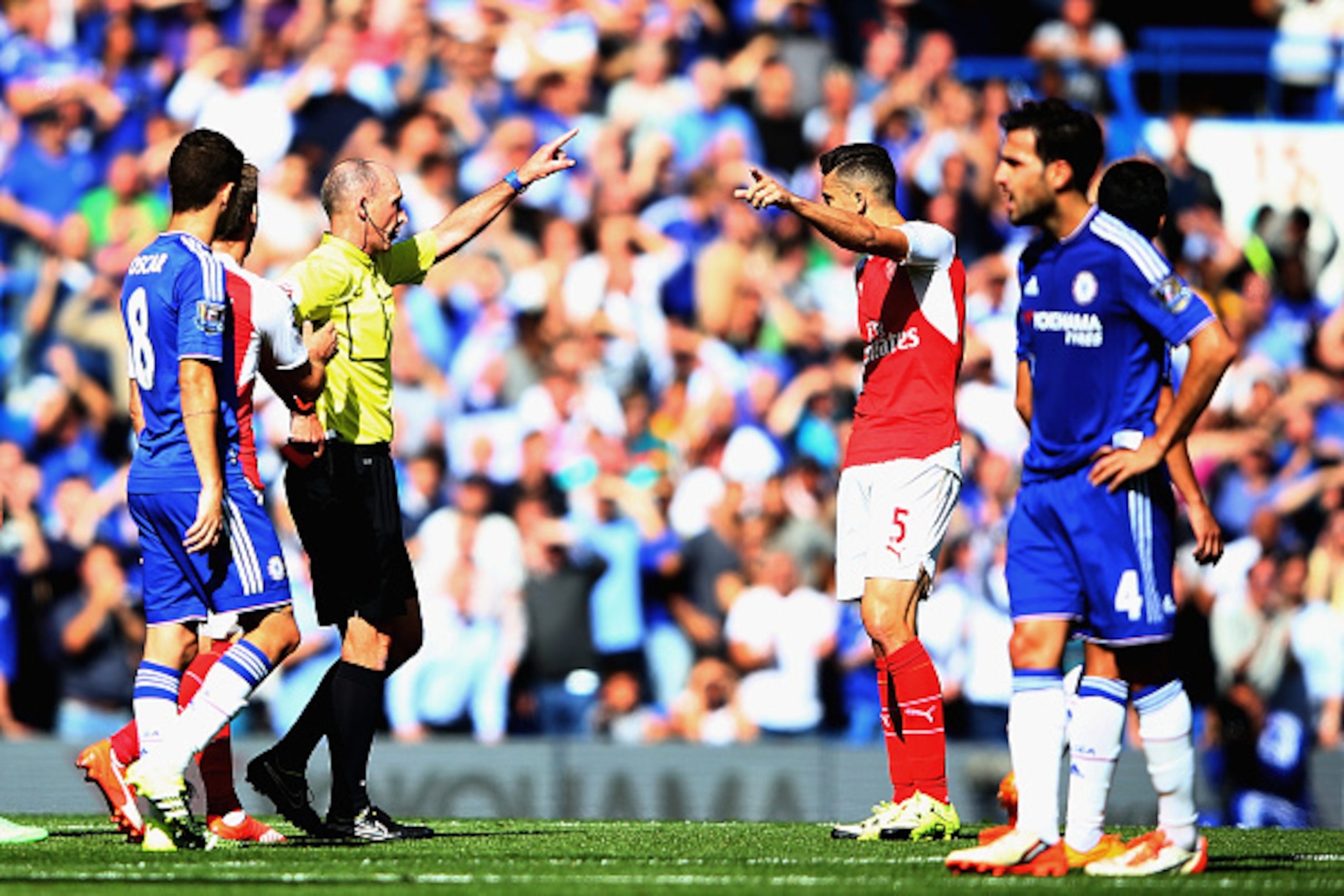 LONDON, ENGLAND - SEPTEMBER 19: Gabriel of Arsenal is shown a red card bu referee Mike Dean during the Barclays Premier League match between Chelsea and Arsenal at Stamford Bridge on September 19, 2015 in London, United Kingdom.  (Photo by Ian Walton/Gett