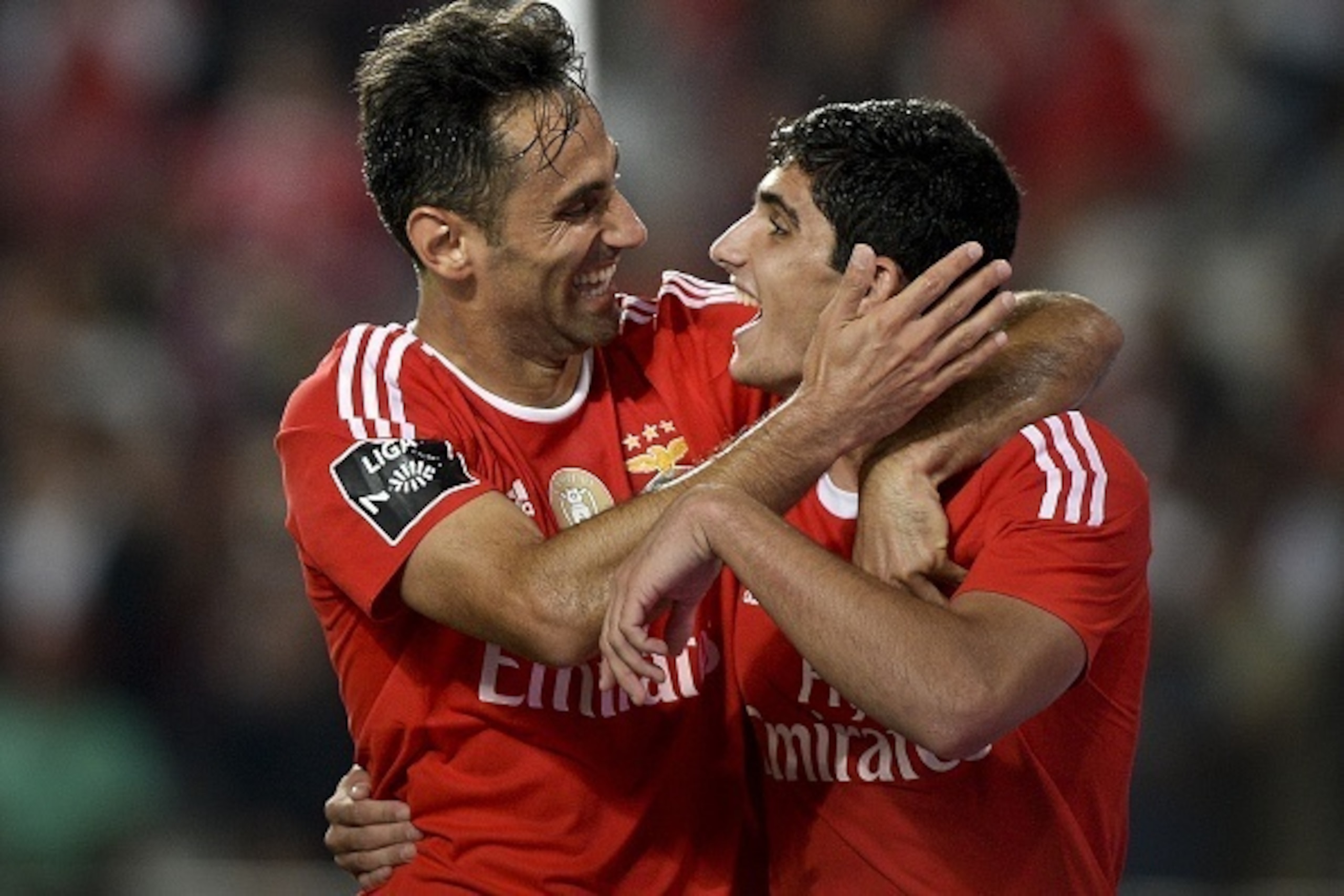 Benfica's Brazilian forward Jonas Oliveira (L) celebrates with his teammate Benfica's forward Goncalo Guedes (R) after scoring during the Portuguese league football match SL Benfica vs FC Pacos de Ferreira at the Luz stadium in Lisbon on September 26, 201