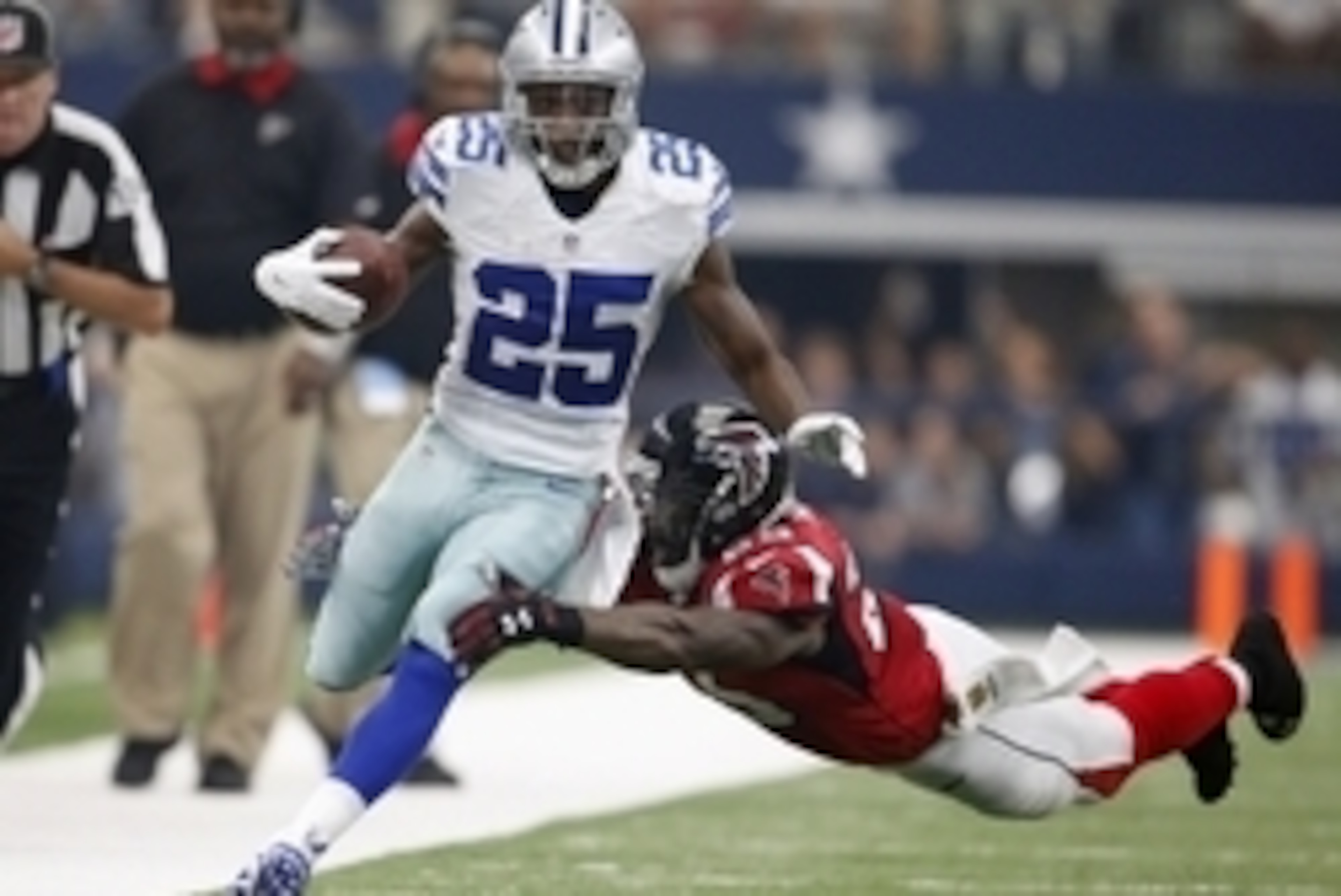 Sep 27, 2015; Arlington, TX, USA; Dallas Cowboys running back Joseph Randle (21) scores a first quarter touchdown against Atlanta Falcons safety William Moore (25) at AT&T Stadium. Mandatory Credit: Matthew Emmons-USA TODAY Sports