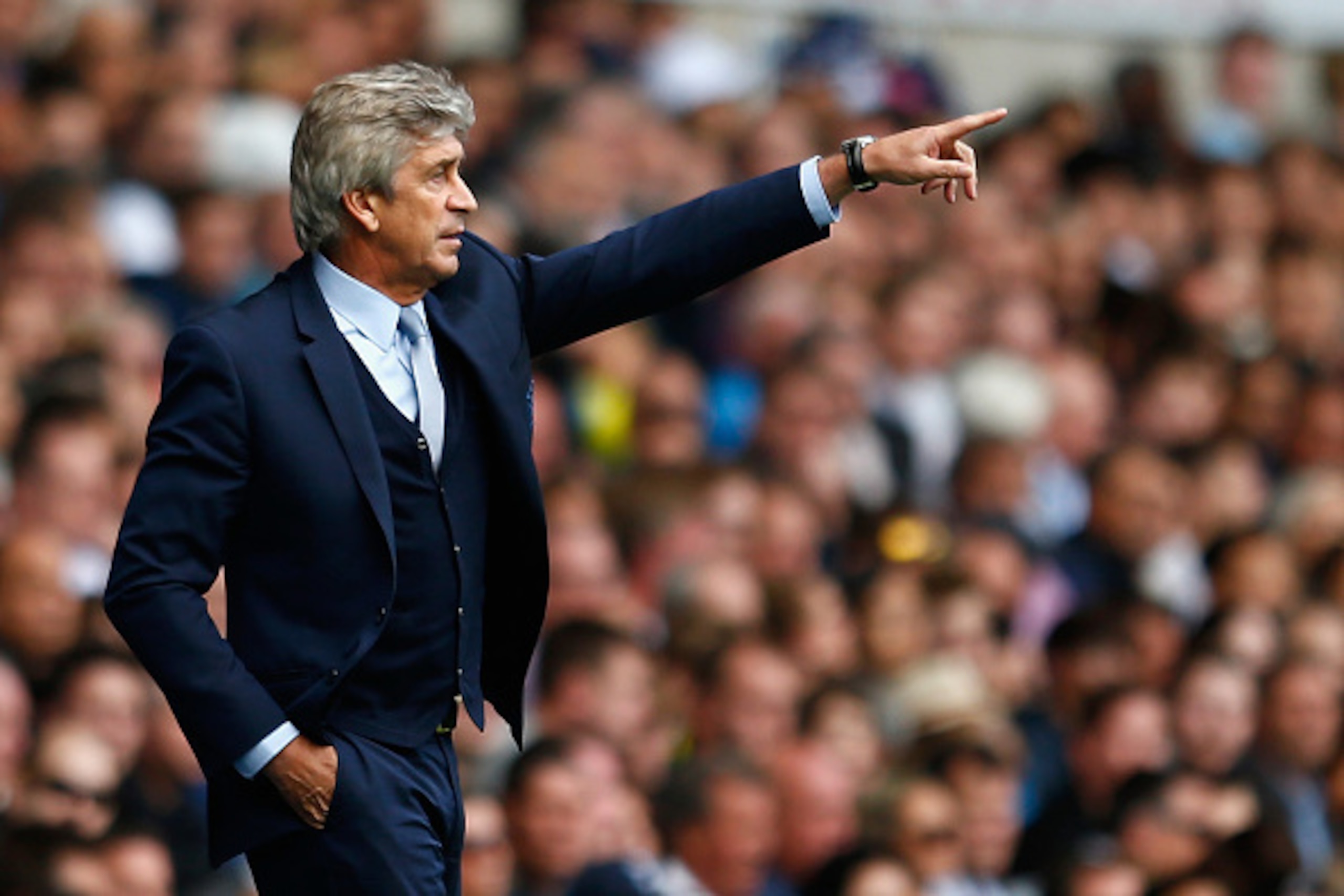 LONDON, ENGLAND - SEPTEMBER 26: Manuel Pellegrini, manager of Manchester City gestures during the Barclays Premier League match between Tottenham Hotspur and Manchester City at White Hart Lane on September 26, 2015 in London, United Kingdom. (Photo by Ju LONDON, ENGLAND - SEPTEMBER 26: Manuel Pellegrini, manager of Manchester City gestures during the Barclays Premier League match between Tottenham Hotspur and Manchester City at White Hart Lane on September 26, 2015 in London, United Kingdom. (Photo by Ju