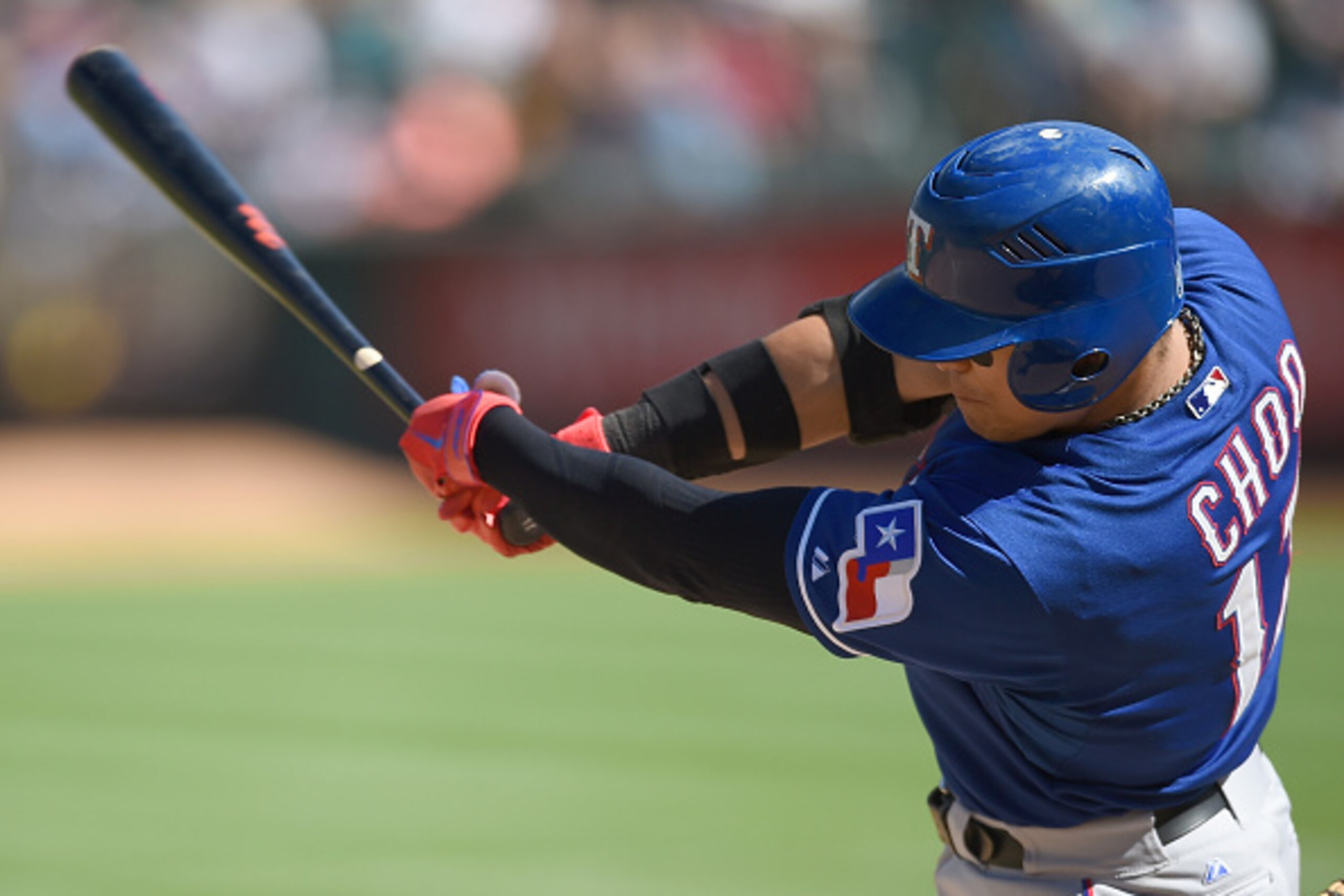 OAKLAND, CA - SEPTEMBER 24: Shin-Soo Choo #17 of the Texas Rangers bats against the Oakland Athletics in the top of the six inning at O.co Coliseum on September 24, 2015 in Oakland, California. (Photo by Thearon W. Henderson/Getty Images) OAKLAND, CA - SEPTEMBER 24: Shin-Soo Choo #17 of the Texas Rangers bats against the Oakland Athletics in the top of the six inning at O.co Coliseum on September 24, 2015 in Oakland, California. (Photo by Thearon W. Henderson/Getty Images)