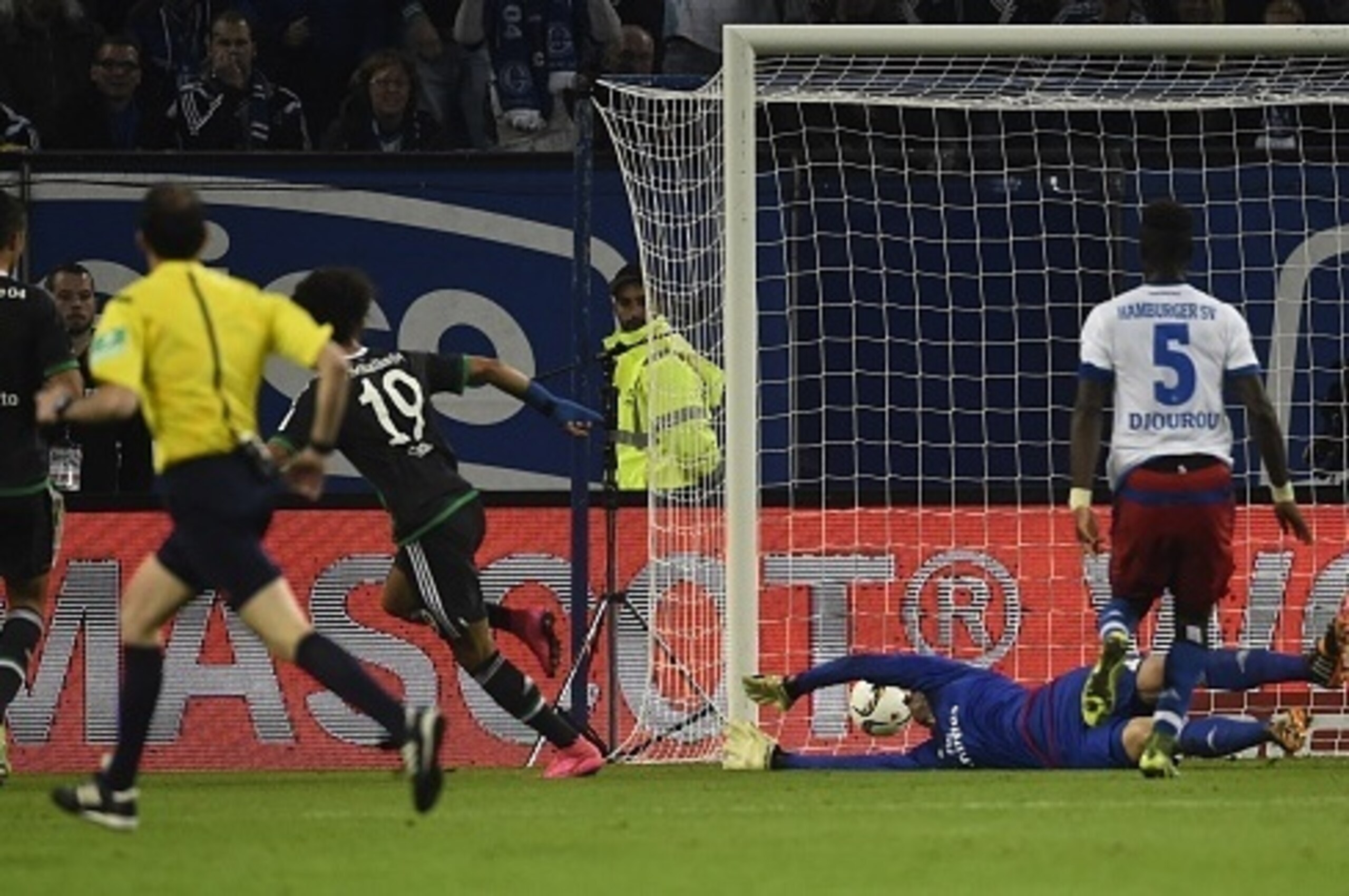 Schalke's midfielder Leroy Sane (C) scores during the German first division Bundesliga football match Hamburg SV v FC Schalke 04 in Hamburg, northern Germany, on September 26, 2015. AFP PHOTO / TOBIAS SCHWARZ
RESTRICTIONS: DURING MATCH TIME: DFL RULES TO Schalke's midfielder Leroy Sane (C) scores during the German first division Bundesliga football match Hamburg SV v FC Schalke 04 in Hamburg, northern Germany, on September 26, 2015. AFP PHOTO / TOBIAS SCHWARZ
RESTRICTIONS: DURING MATCH TIME: DFL RULES TO