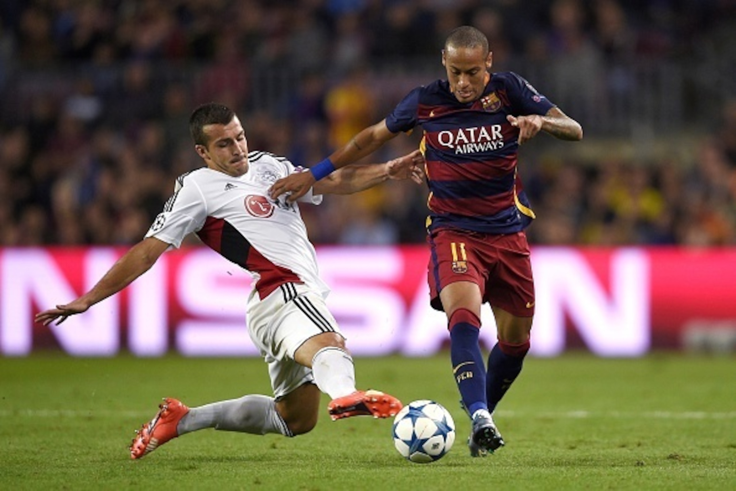 Barcelona's Brazilian forward Neymar (R) vies with Bayer Leverkusen's Italian defender Giulio Donati (L) during the UEFA Champions League football match FC Barcelona vs Bayer Leverkusen at the Camp Nou stadium in Barcelona on September 29, 2015. AFP PHOTO Barcelona's Brazilian forward Neymar (R) vies with Bayer Leverkusen's Italian defender Giulio Donati (L) during the UEFA Champions League football match FC Barcelona vs Bayer Leverkusen at the Camp Nou stadium in Barcelona on September 29, 2015. AFP PHOTO