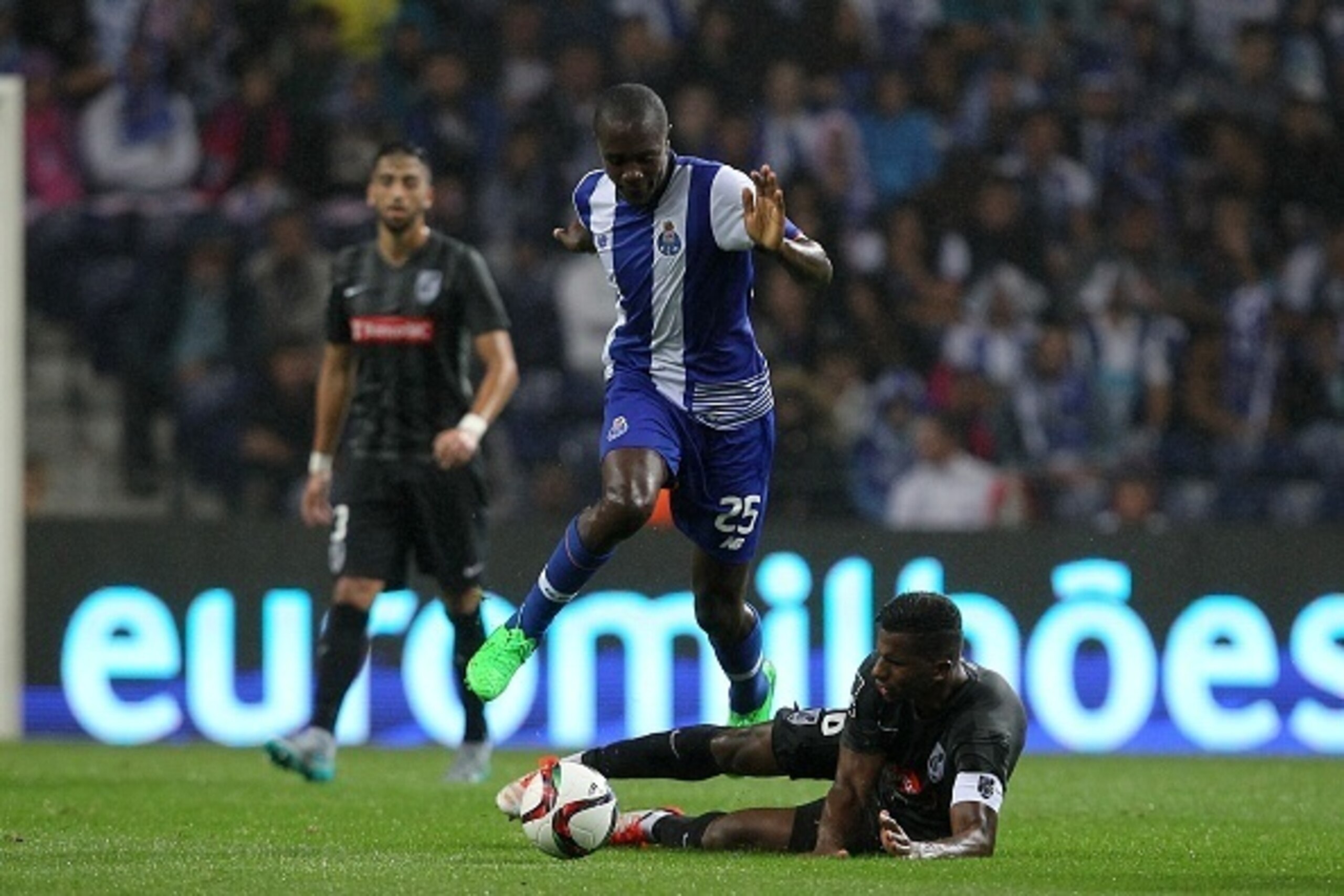 PORTO, PORTUGAL - AUGUST 15:  Guimaraes's forward Cafu tackles Porto's midfielder Giannelli Imbula during the match between FC Porto and Vitoria Guimaraes for the Portuguese Primeira Liga at Estadio do Dragao on August 15, 2015 in Porto, Portugal.  (Photo