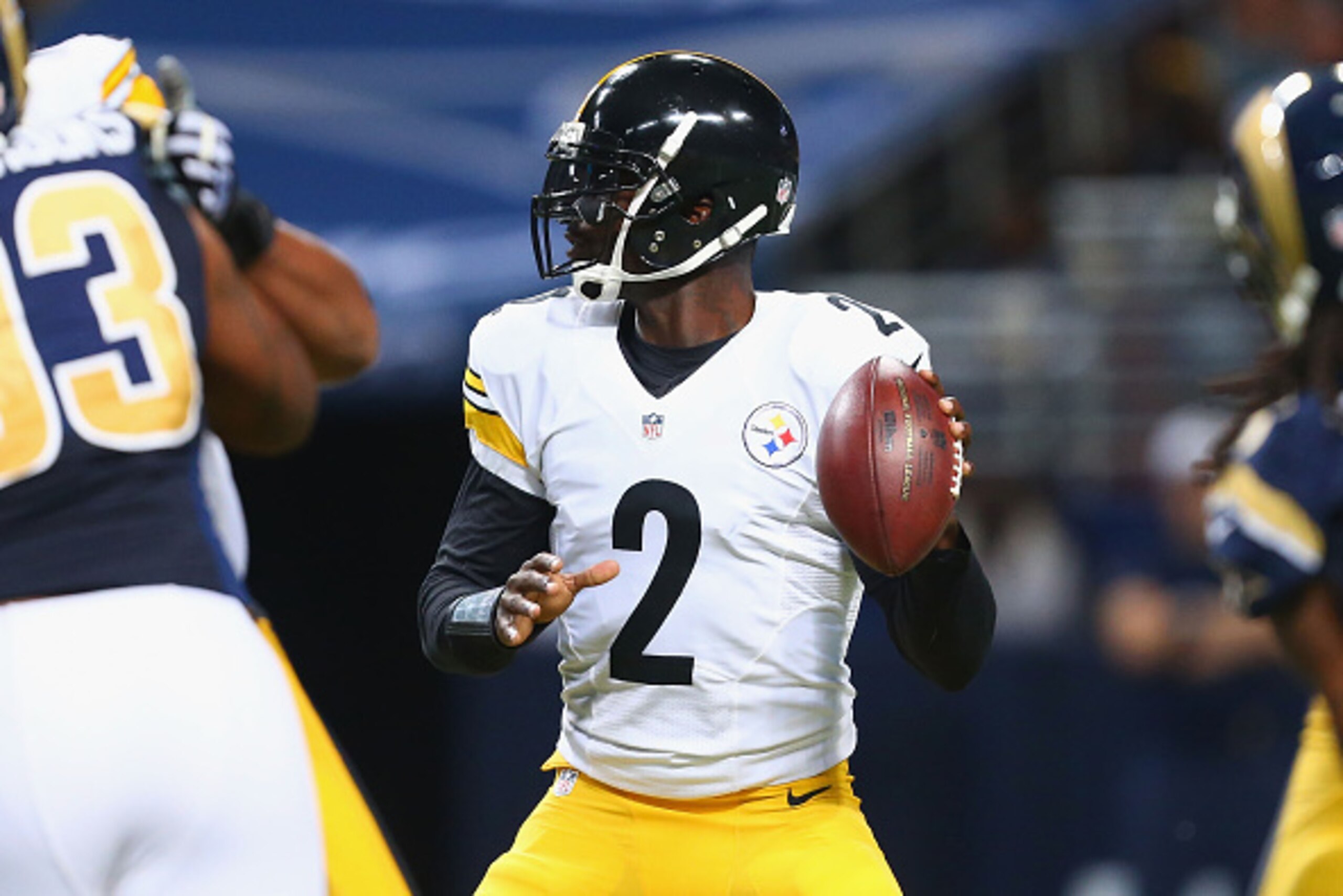 ST. LOUIS, MO - SEPTEMBER 27: Michael Vick #2 of the Pittsburgh Steelers looks to pass the ball against the St. Louis Rams in the third quarter at the Edward Jones Dome on September 27, 2015 in St. Louis, Missouri. (Photo by Dilip Vishwanat/Getty Images) ST. LOUIS, MO - SEPTEMBER 27: Michael Vick #2 of the Pittsburgh Steelers looks to pass the ball against the St. Louis Rams in the third quarter at the Edward Jones Dome on September 27, 2015 in St. Louis, Missouri. (Photo by Dilip Vishwanat/Getty Images)