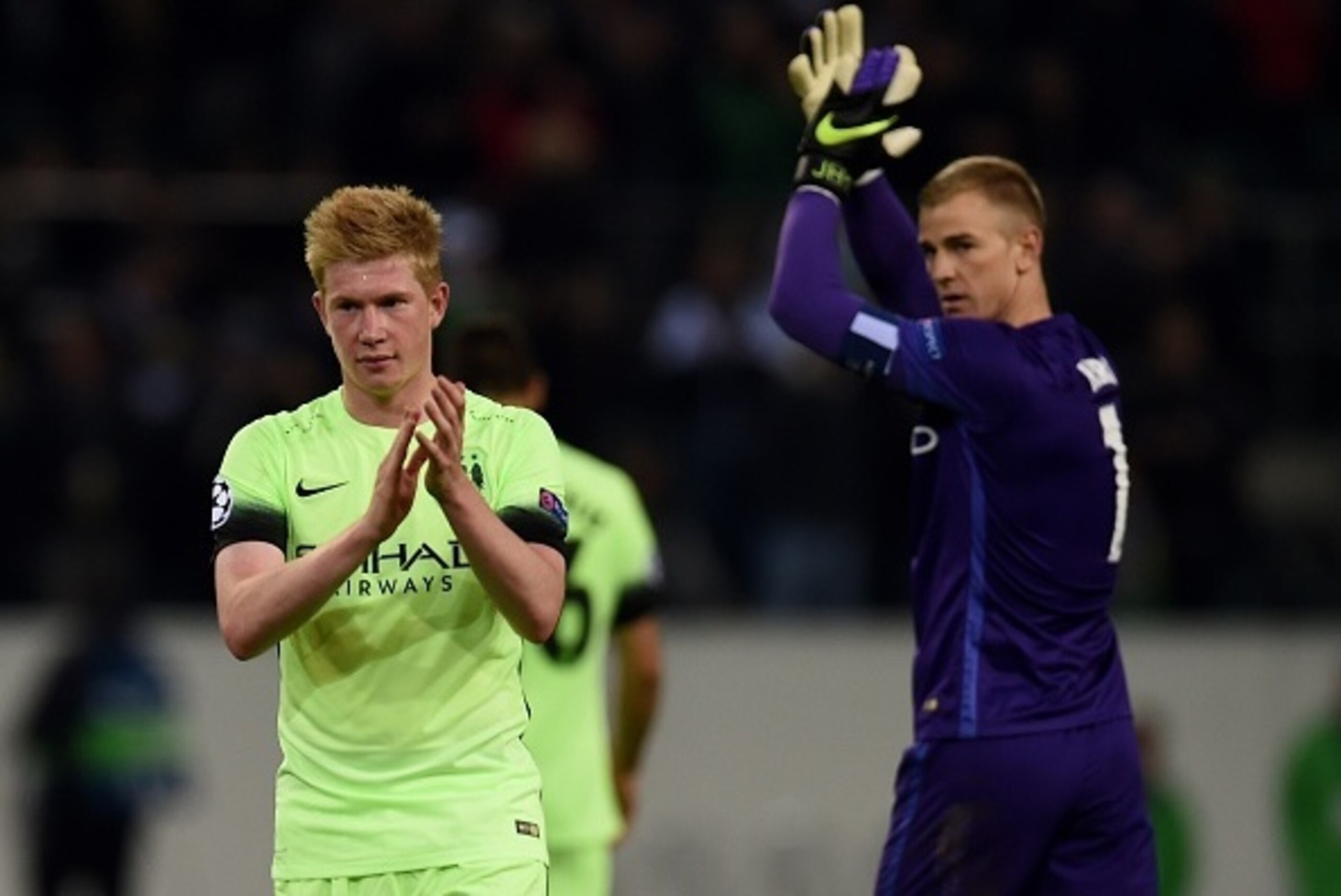 Manchester City's Belgian forward Kevin De Bruyne (L) and Joe Hart celebrate after the UEFA Champions League first-leg Group D football match between Borussia Monchengladbach and Manchester City in Monchengladbach, western Germany on September 30, 2015. 
