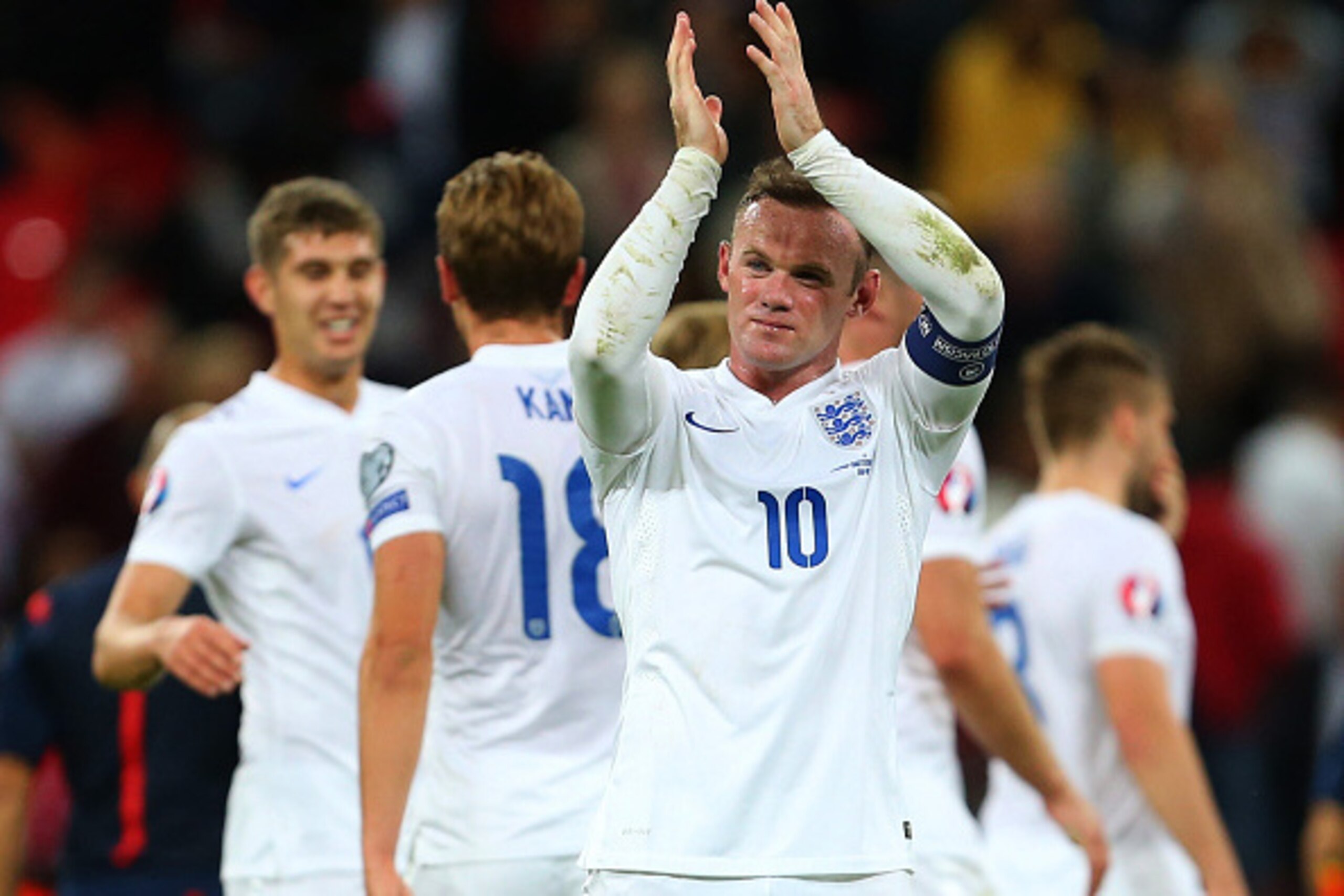 LONDON, ENGLAND - SEPTEMBER 08:  Wayne Rooney of England applauds after the UEFA Euro 2016 Qualifier Group E match between England and Switzerland at Wembley Stadium on September 8, 2015 in London, United Kingdom.  (Photo by Catherine Ivill - AMA/Getty Im