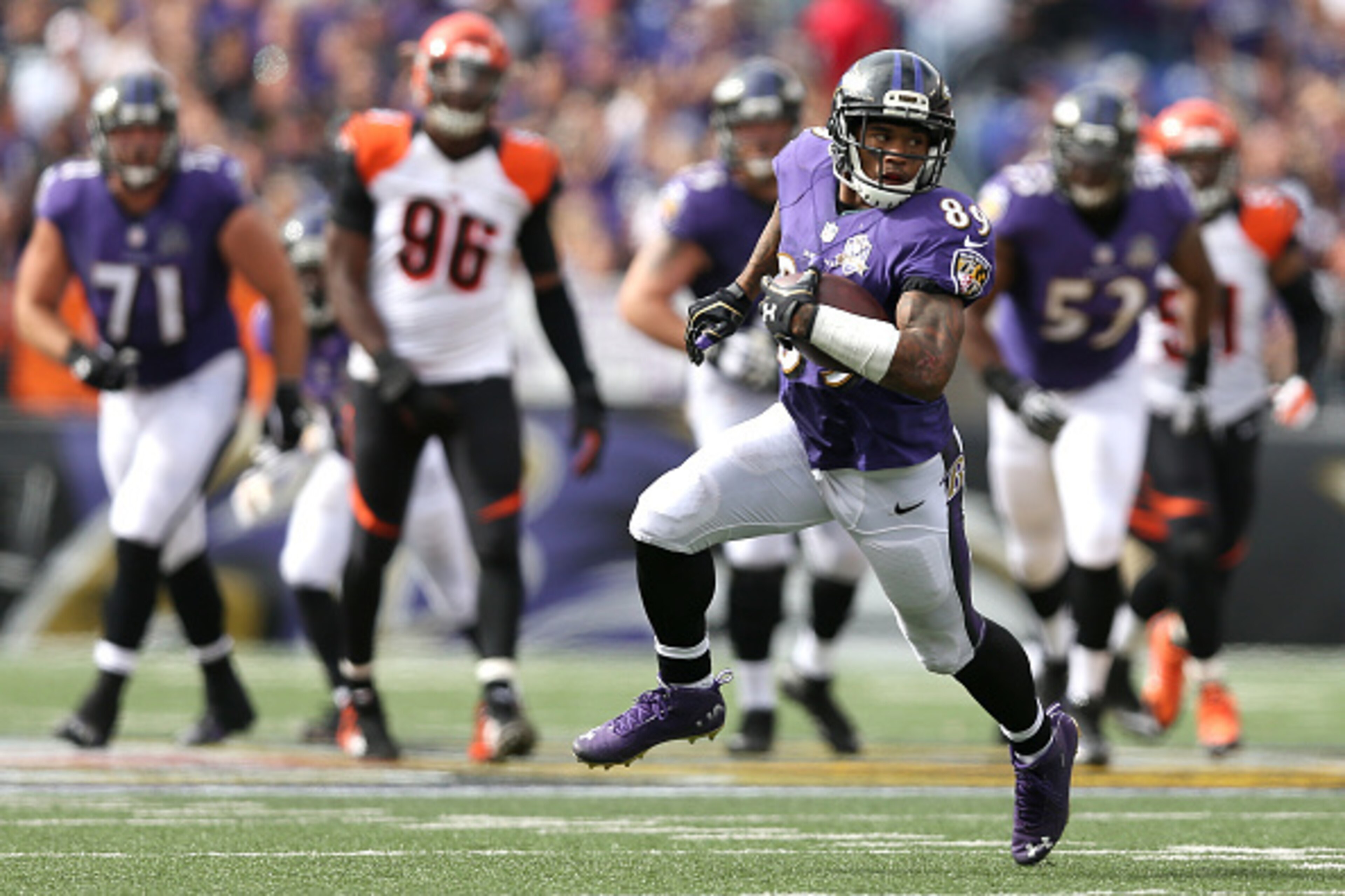 BALTIMORE, MD - SEPTEMBER 27: Wide receiver Steve Smith Sr. #89 of the Baltimore Ravens rushes against the Cincinnati Bengals at M&T Bank Stadium on September 27, 2015 in Baltimore, Maryland. (Photo by Patrick Smith/Getty Images)