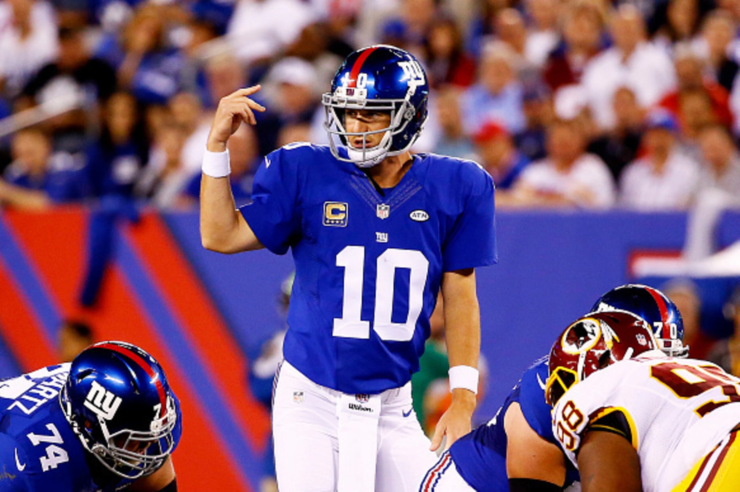 EAST RUTHERFORD, NJ - SEPTEMBER 24:   Eli Manning #10 of the New York Giants calls a play in the first half against the Washington Redskins at MetLife Stadium on September 24, 2015 in East Rutherford, New Jersey.  (Photo by Al Bello/Getty Images)