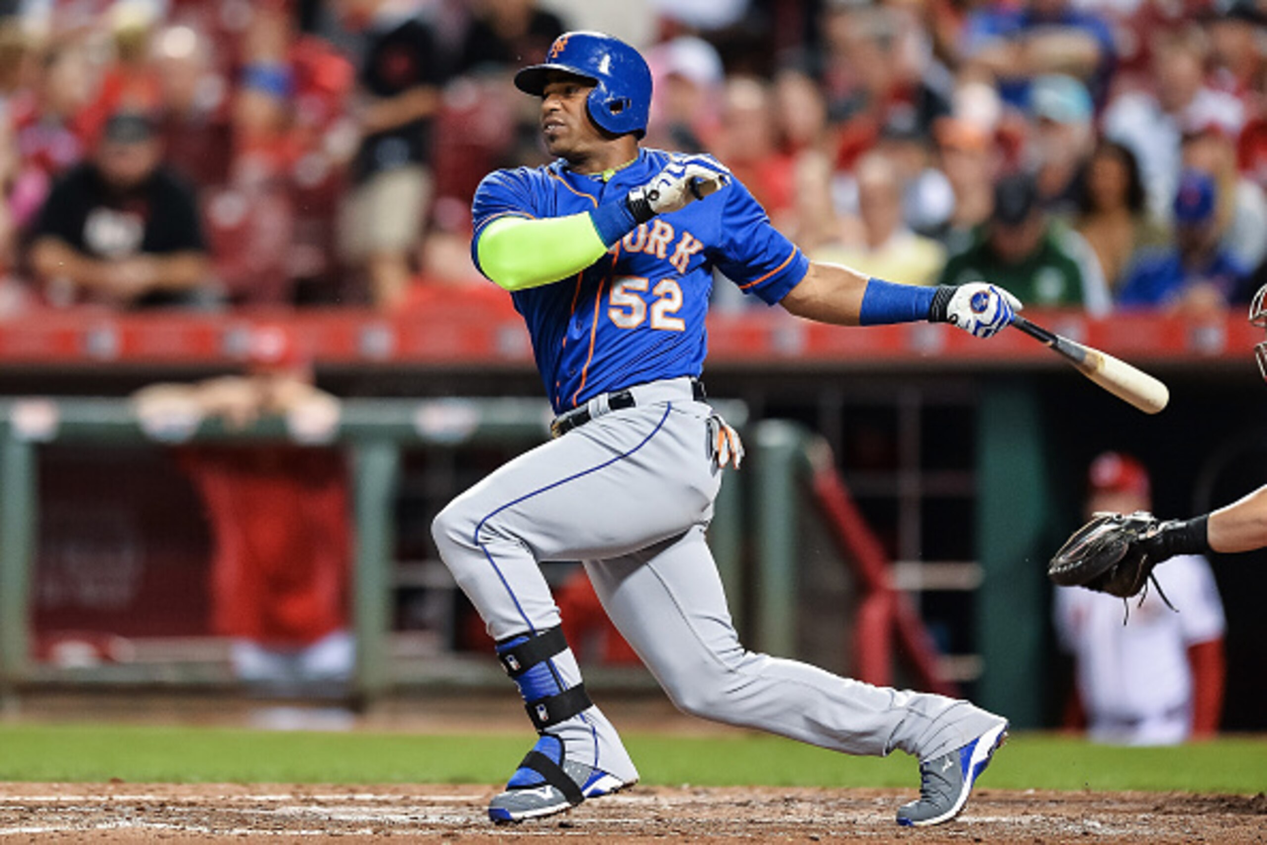 CINCINNATI, OH - SEPTEMBER 25:  Yoenis Cespedes #52 of the New York Mets bats against the Cincinnati Reds at Great American Ball Park on September 25, 2015 in Cincinnati, Ohio.  (Photo by Jamie Sabau/Getty Images)