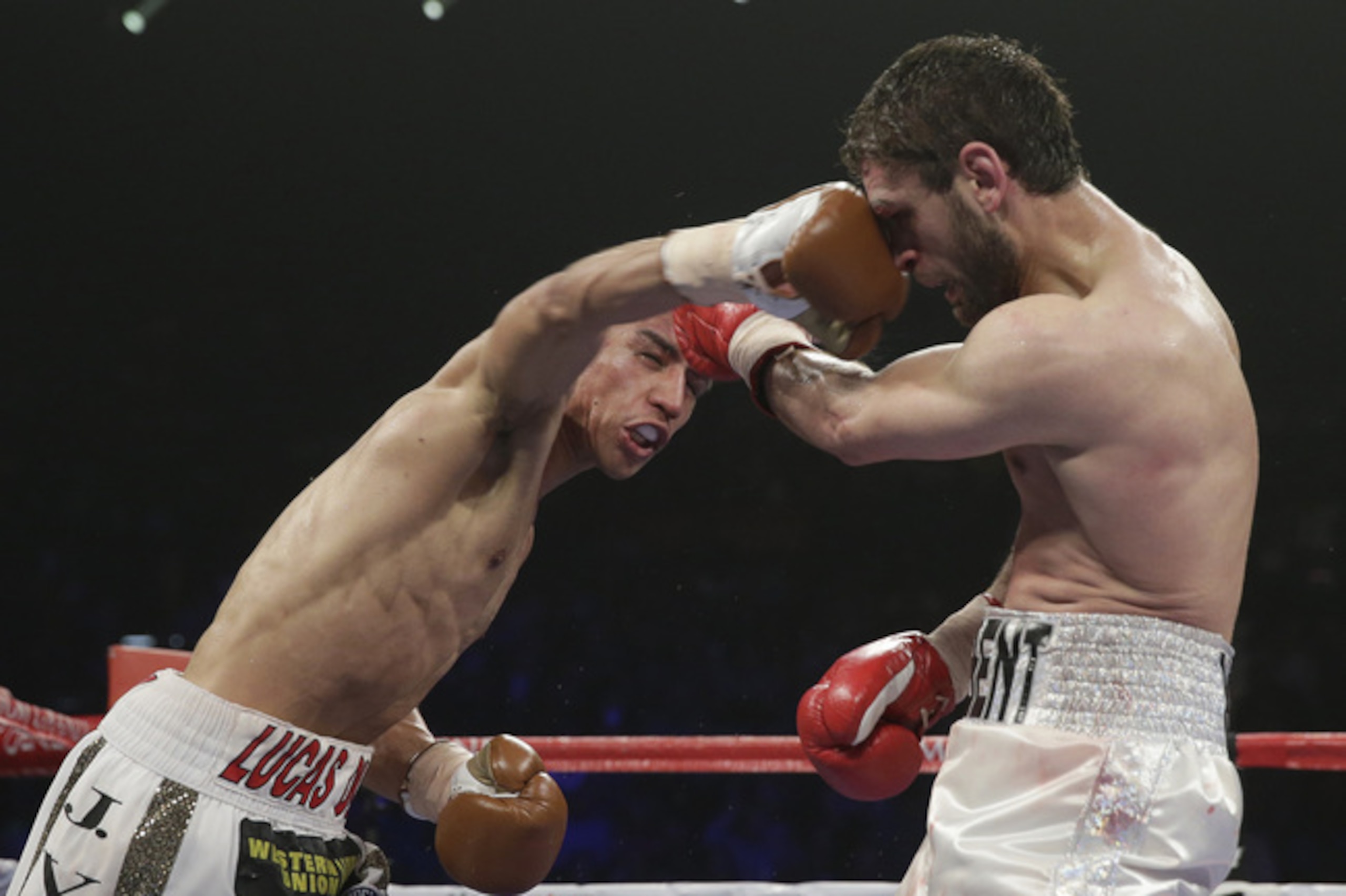 Allakhverdiev (right) in action against Vargas