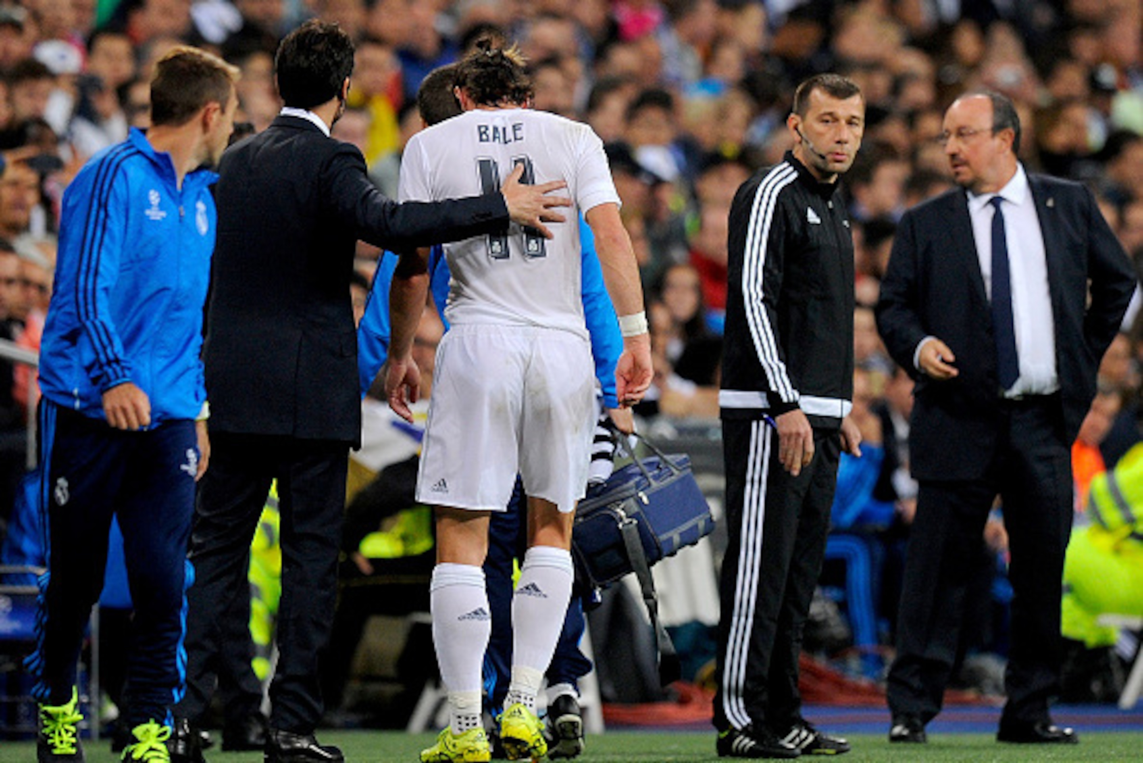 MADRID, SPAIN - SEPTEMBER 15: Gareth Bale of Real Madrid comes off injured during the UEFA Champions League Group A match between Real Madrid and Shakhtar Donetsk at estadio Santiago Bernabeu on September 15, 2015 in Madrid, Spain. (Photo by Denis Doyle MADRID, SPAIN - SEPTEMBER 15: Gareth Bale of Real Madrid comes off injured during the UEFA Champions League Group A match between Real Madrid and Shakhtar Donetsk at estadio Santiago Bernabeu on September 15, 2015 in Madrid, Spain. (Photo by Denis Doyle