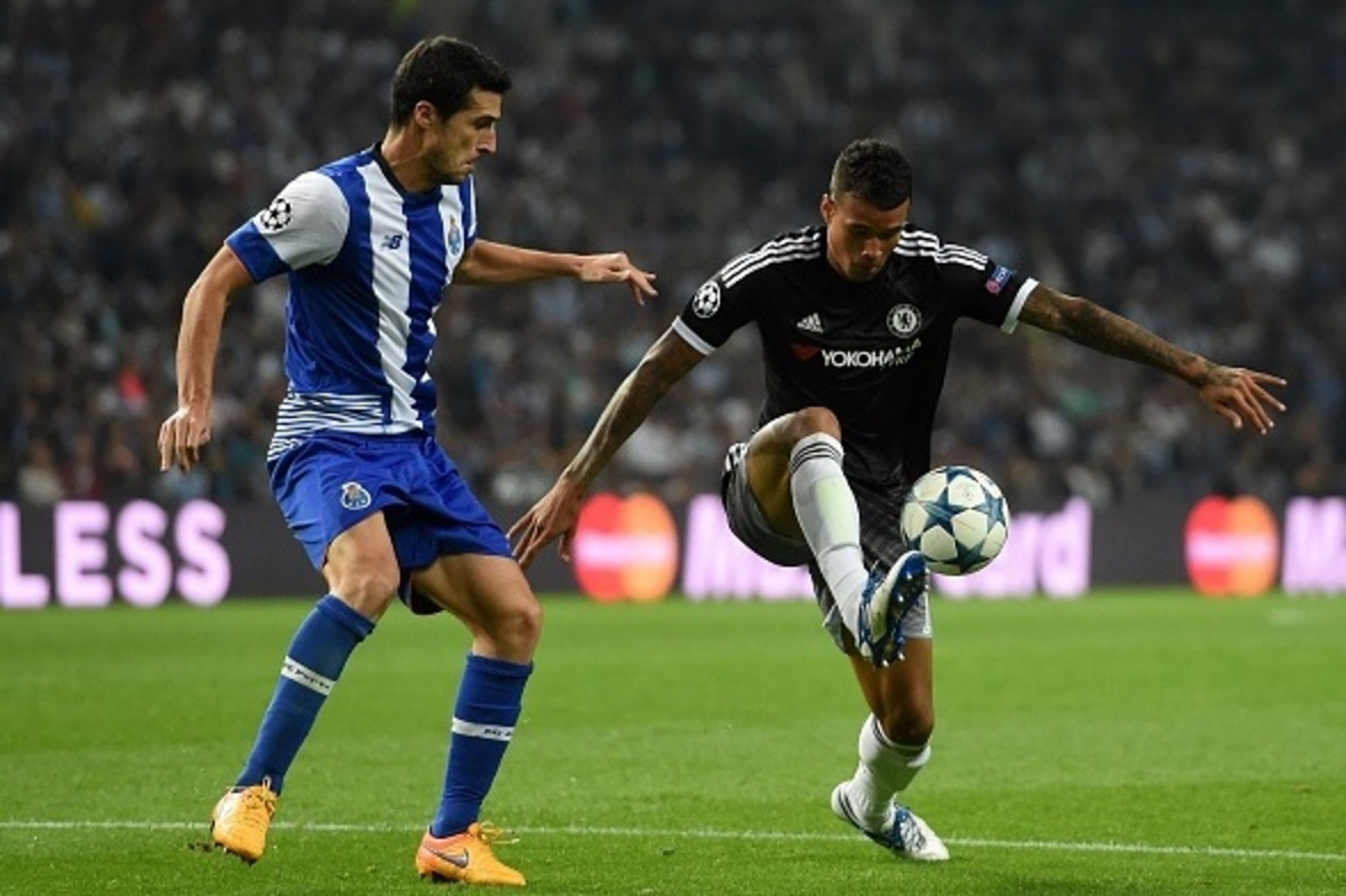 Porto's Spanish defender Ivan Marcano (L) vies with Chelsea's Brazilian striker Kenedy during the UEFA Champions League Group G football match at the Dragao stadium in Porto on September 29, 2015.  AFP PHOTO / FRANCISCO LEONG        (Photo credit should r