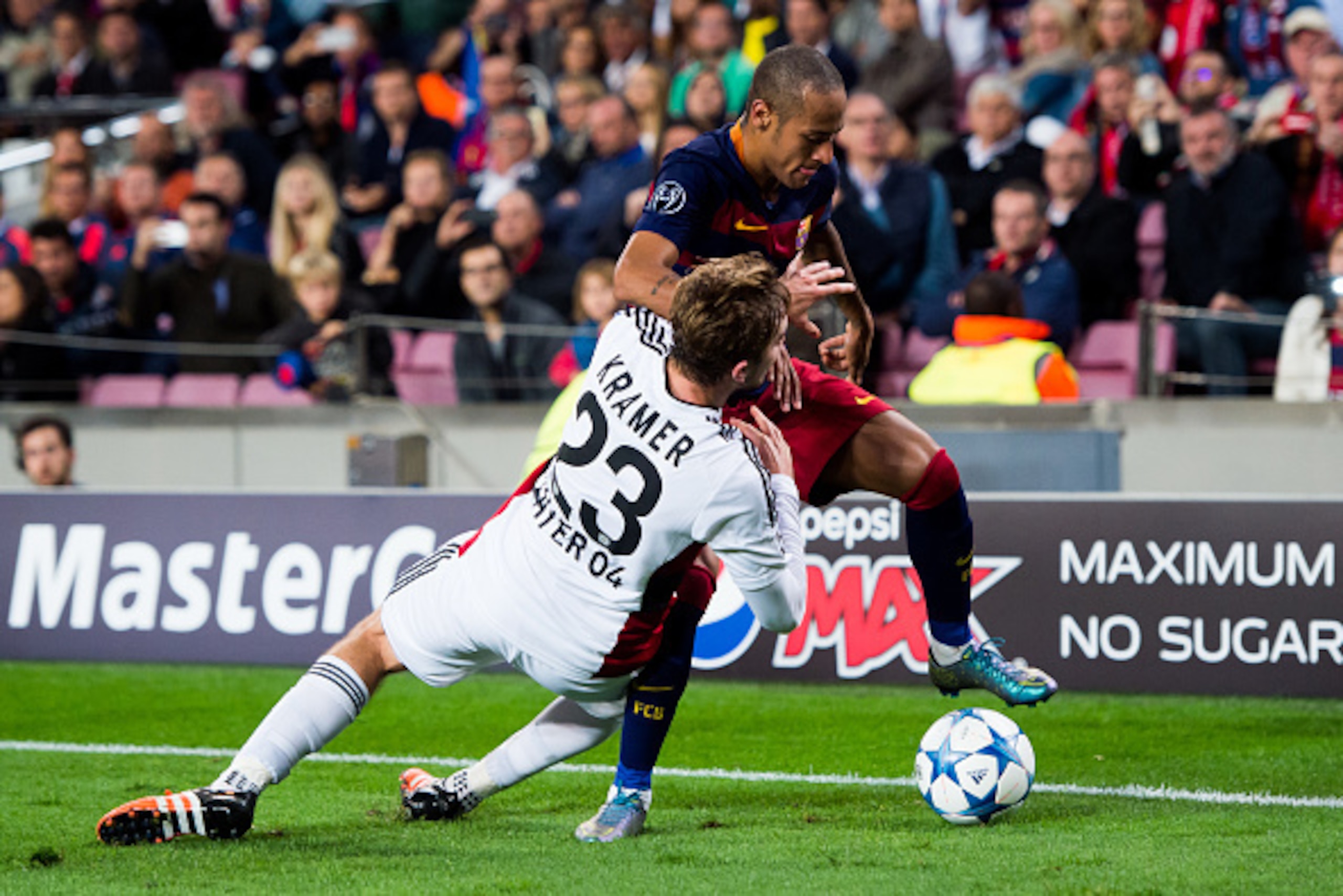 BARCELONA, SPAIN - SEPTEMBER 29:  Neymar Santos Jr (R) of FC Barcelona and Christoph Kramer of Bayer 04 Leverkusen fight for the ball during the UEFA Champions League Group E match between FC Barcelona and Bayern 04 Leverkusen at Camp Nou on September 29,