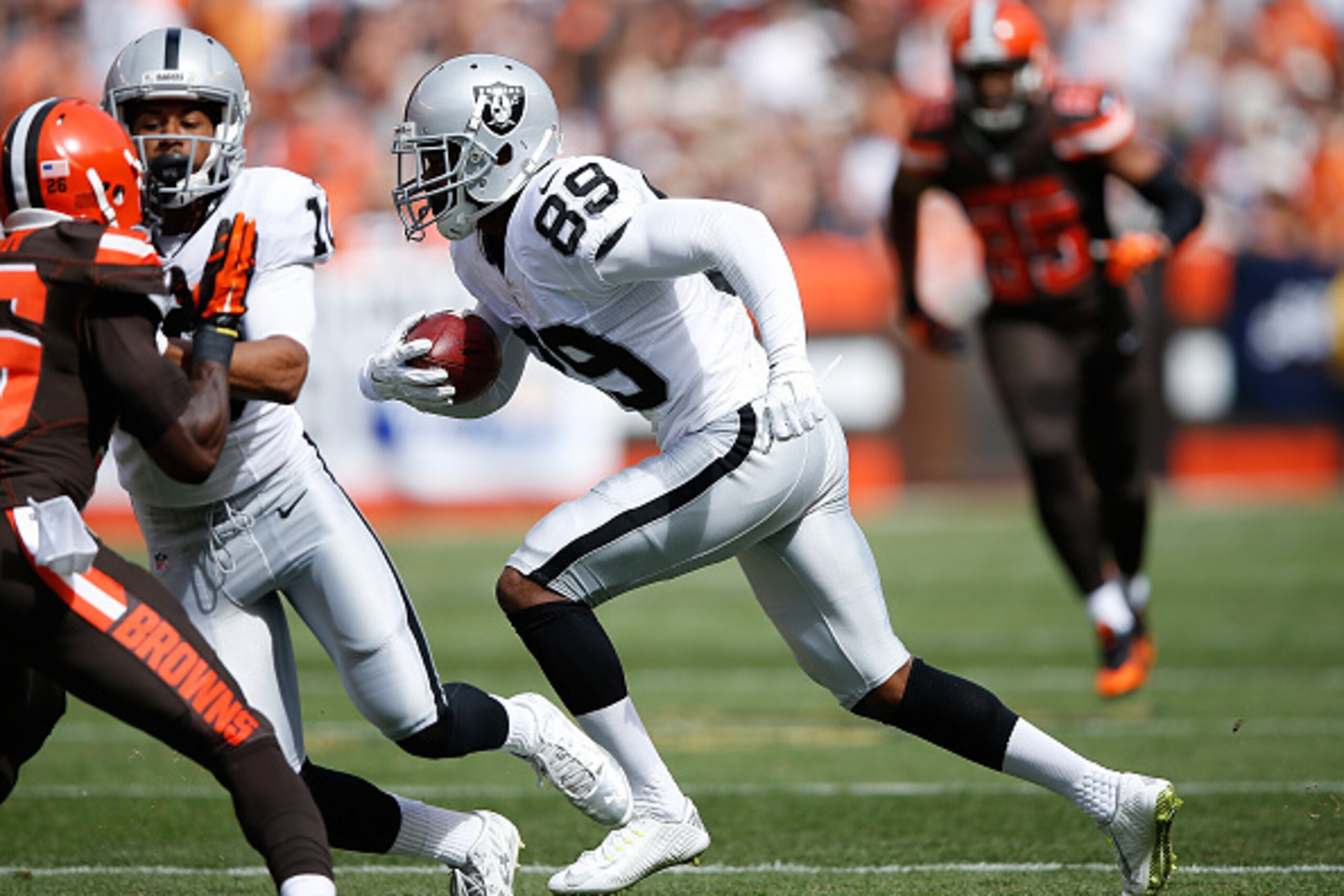 CLEVELAND, OH - SEPTEMBER 27: Amari Cooper #89 of the Oakland Raiders carries the ball during the first quarter against the Cleveland Browns at FirstEnergy Stadium on September 27, 2015 in Cleveland, Ohio. (Photo by Joe Robbins/Getty Images) CLEVELAND, OH - SEPTEMBER 27: Amari Cooper #89 of the Oakland Raiders carries the ball during the first quarter against the Cleveland Browns at FirstEnergy Stadium on September 27, 2015 in Cleveland, Ohio. (Photo by Joe Robbins/Getty Images)