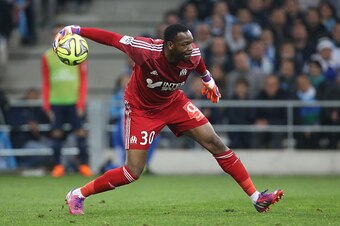 MARSEILLE, FRANCE - APRIL 5: Goalkeeper of OM Steve Mandanda in action during the French Ligue 1 match between Olympique de Marseille (OM) and Paris Saint-Germain (PSG) at New Stade Velodrome on April 5, 2015 in Marseille, France. (Photo by Jean Catuffe/G