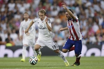 (L-R) Luka Modric of Real Madrid, Jorge Resurreccion Merodio Koke of Atletico de Madrid during the Spanisch Super Cup match between Real Madrid and Atletico Madrid at Estadio Santiago Bernabeu on august 19, 2014 in Madrid, Spain(Photo by VI Images via Get