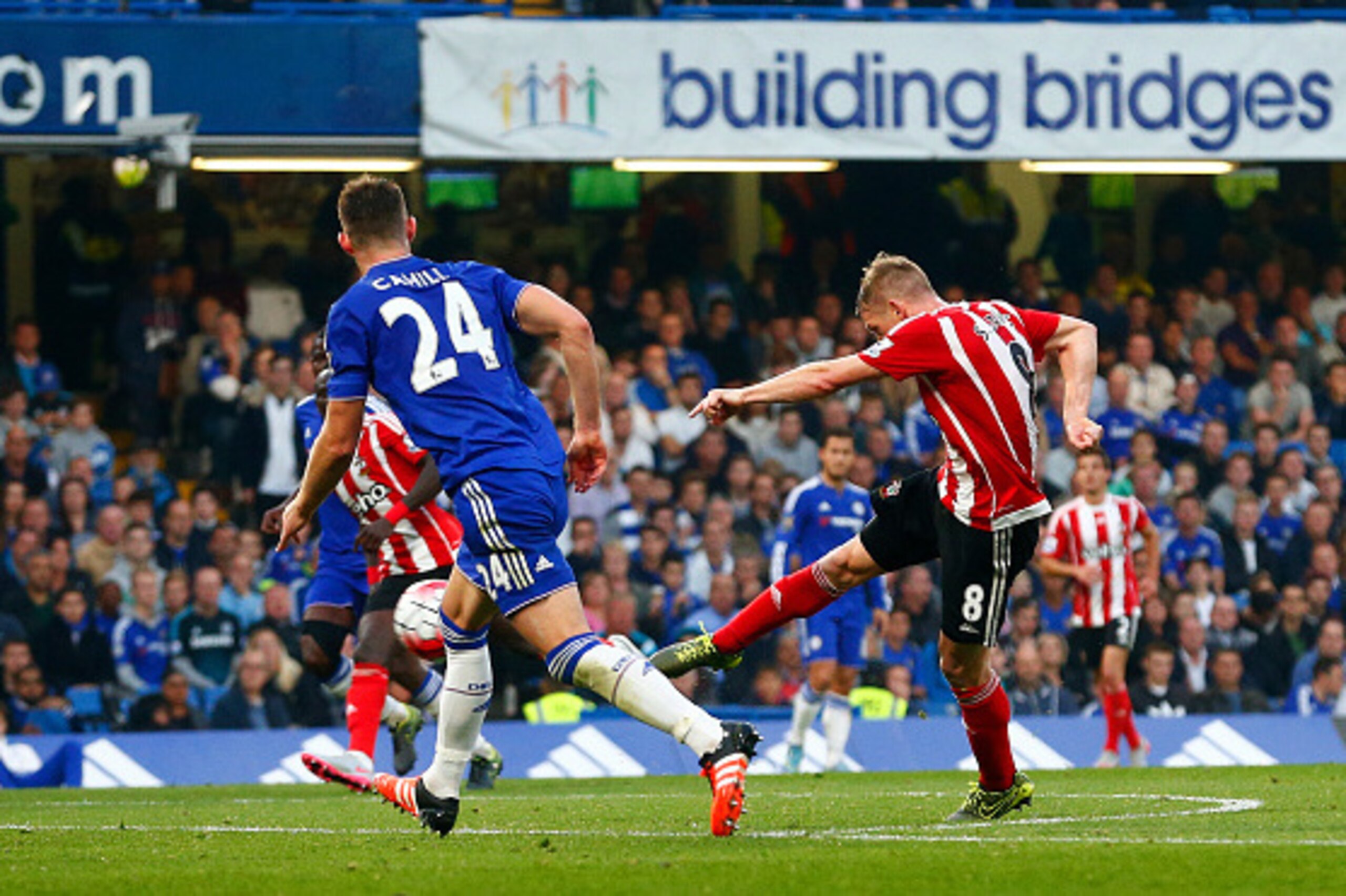 LONDON, ENGLAND - OCTOBER 03: Steven Davis of Southampton scores his team's first goal during the Barclays Premier League match between Chelsea and Southampton at Stamford Bridge on October 3, 2015 in London, United Kingdom. (Photo by Julian Finney/Gett LONDON, ENGLAND - OCTOBER 03: Steven Davis of Southampton scores his team's first goal during the Barclays Premier League match between Chelsea and Southampton at Stamford Bridge on October 3, 2015 in London, United Kingdom. (Photo by Julian Finney/Gett