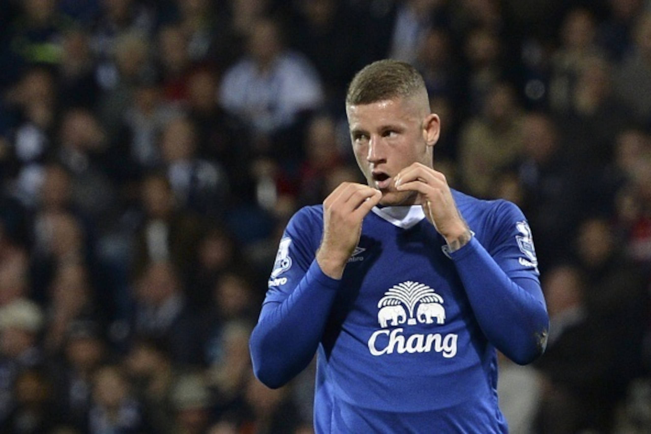 Everton's English midfielder Ross Barkley reacts after missing a chance during the English Premier League football match between West Bromwich Albion and Everton at The Hawthorns in West Bromwich, central England, on September 28, 2015.  AFP PHOTO / OLI S