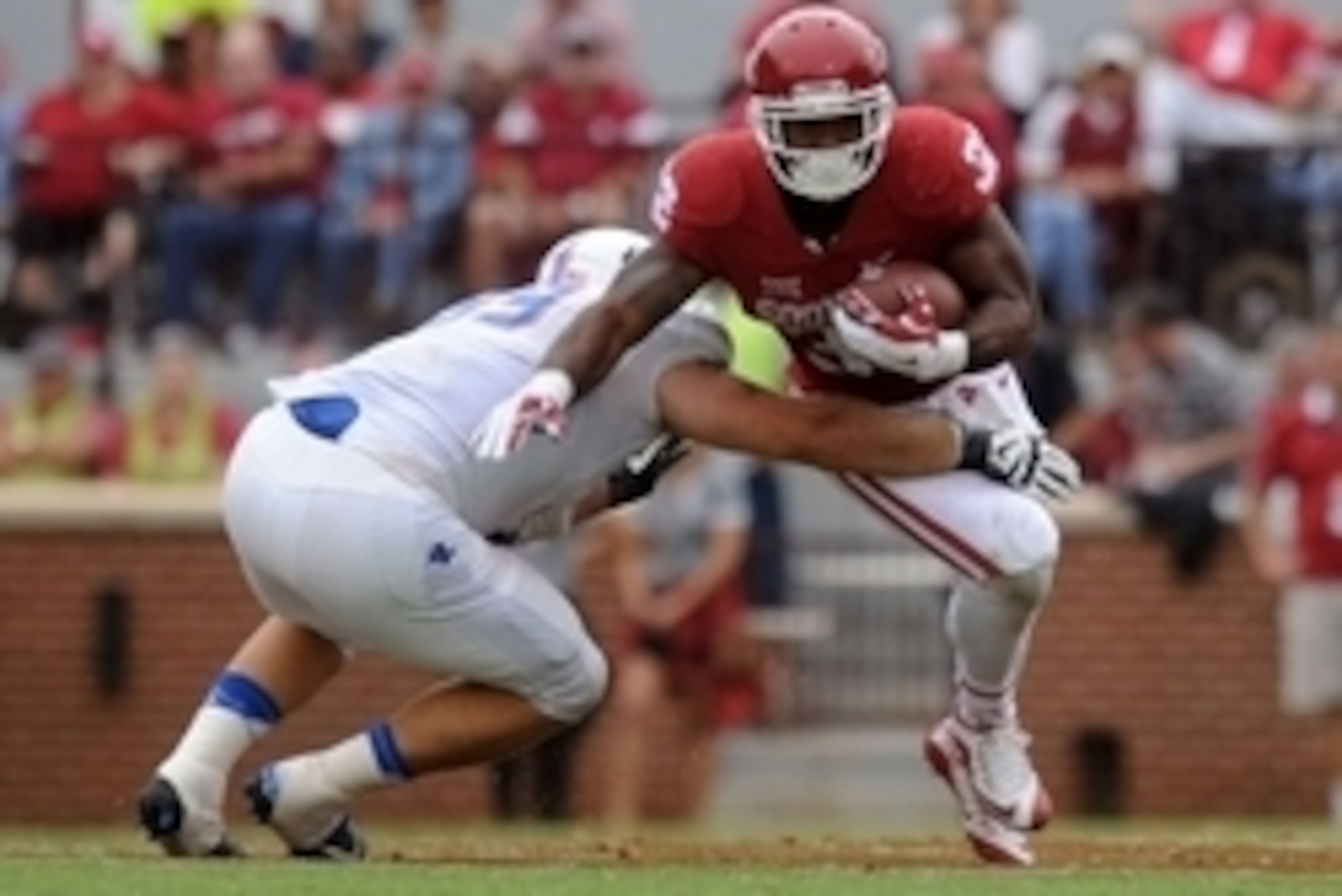 Sep 19, 2015; Norman, OK, USA; Oklahoma Sooners running back Samaje Perine (32) runs the ball against Tulsa Golden Hurricane defensive tackle Derrick Luetjen (99) during the third quarter at Gaylord Family - Oklahoma Memorial Stadium. Mandatory Credit: Ma Sep 19, 2015; Norman, OK, USA; Oklahoma Sooners running back Samaje Perine (32) runs the ball against Tulsa Golden Hurricane defensive tackle Derrick Luetjen (99) during the third quarter at Gaylord Family - Oklahoma Memorial Stadium. Mandatory Credit: Ma