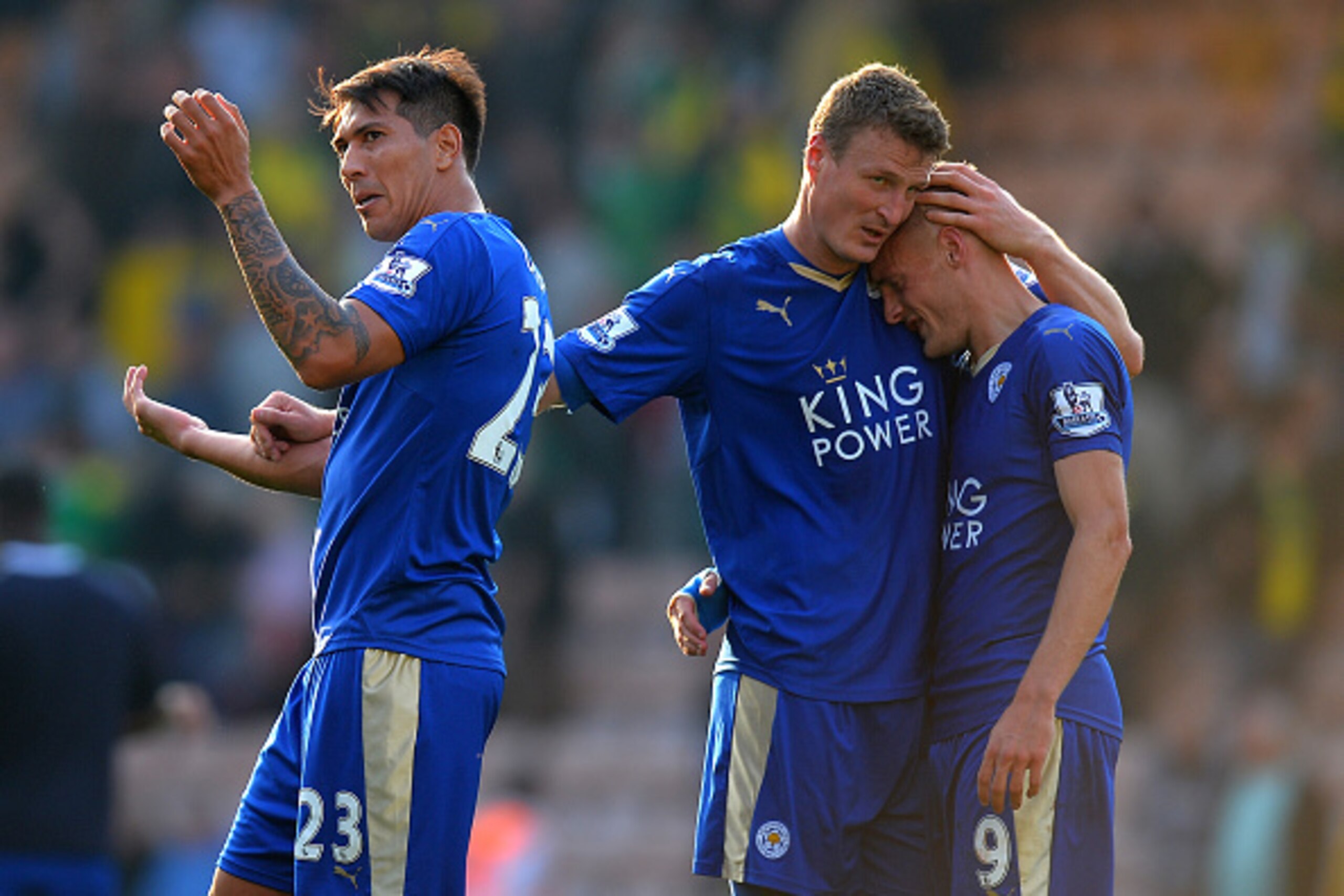 NORWICH, ENGLAND - OCTOBER 03:  (L to R) Leonardo Ulloa, Robert Huth and Jamie Vardy of Leicester City celebrate their 2-1 win in the Barclays Premier League match between Norwich City and Leicester City at Carrow Road on October 3, 2015 in Norwich, Unite
