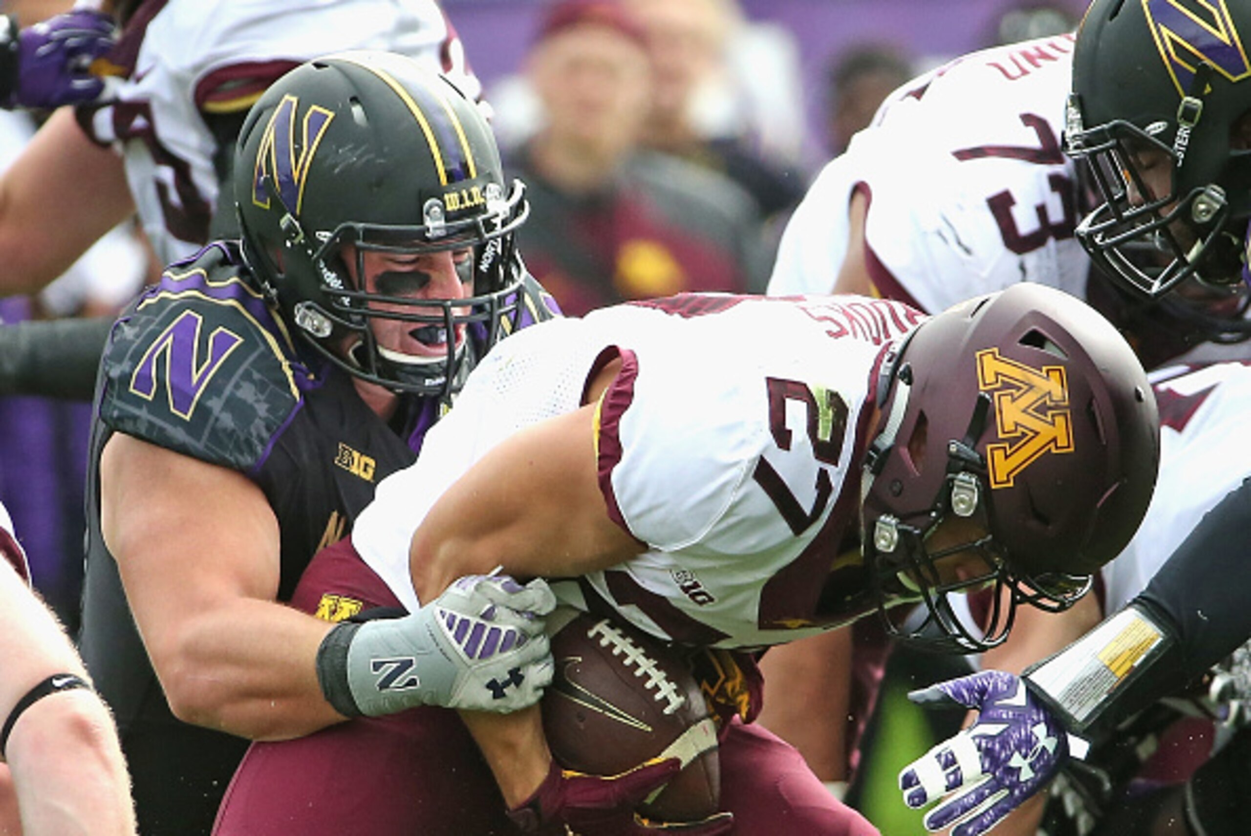 EVANSTON, IL - OCTOBER 03: Dean Lowry #94 of the Northwestern Wildcats tackles James Johannesson #27 of the Minnesota Golden Gophers
at Ryan Field on October 3, 2015 in Evanston, Illinois. (Photo by Jonathan Daniel/Getty Images)
