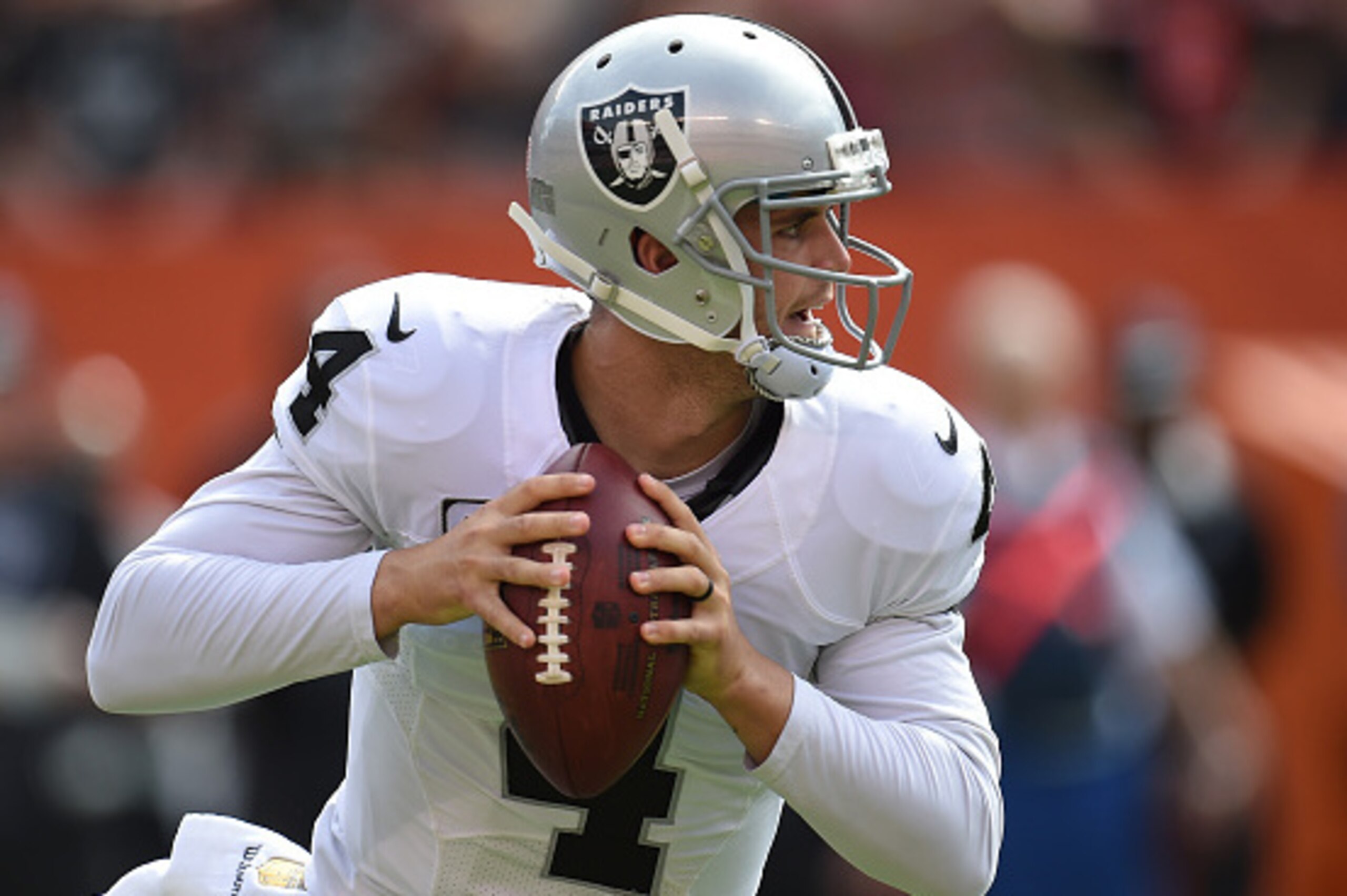 CLEVELAND, OH - SEPTEMBER 27:  Derek Carr #4 of the Oakland Raiders drops back to pass during the first quarter against the Cleveland Browns at FirstEnergy Stadium on September 27, 2015 in Cleveland, Ohio.  (Photo by Jason Miller/Getty Images)