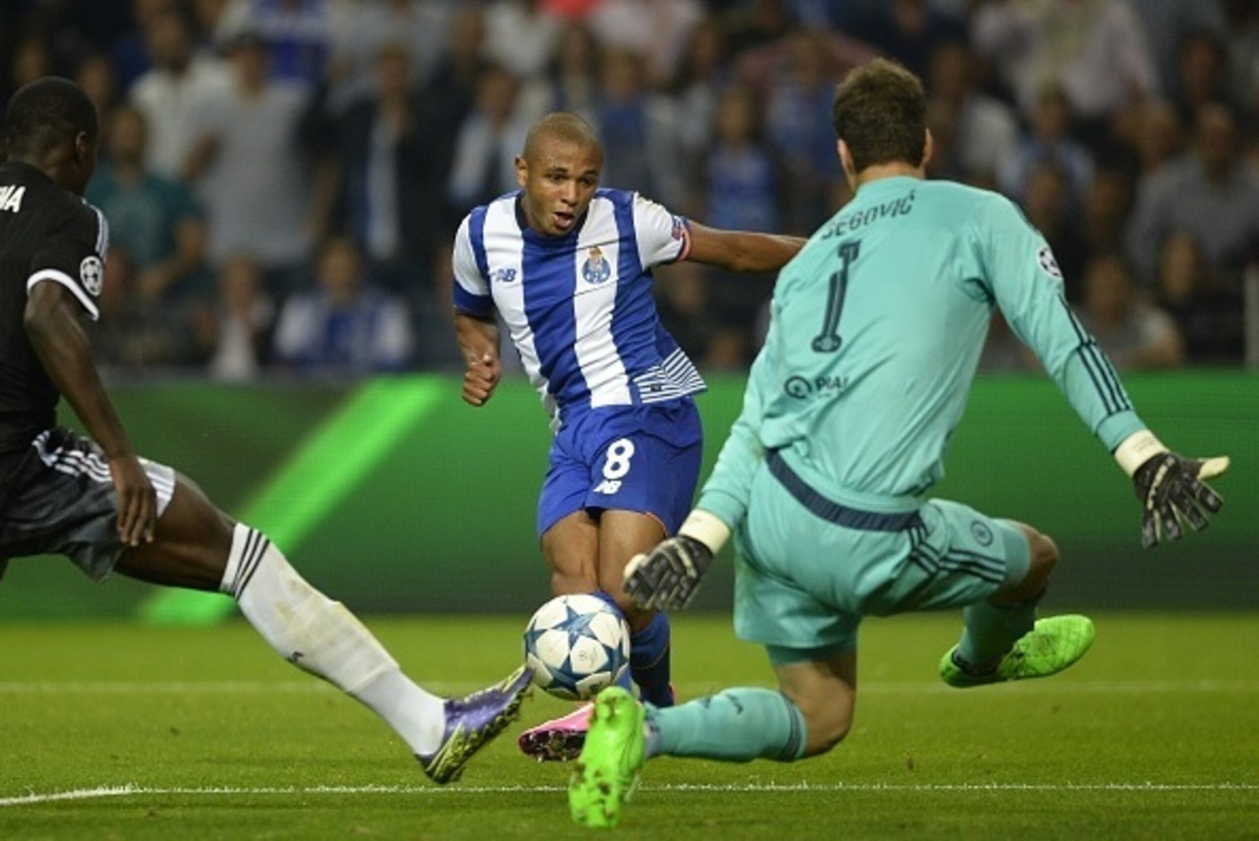 Porto's Algerian midfielder Yacine Brahimi (C) shoots against Chelsea's Bosnian goalkeeper Asmir Begovic (R) during the UEFA Champions League Group G football match at the Dragao stadium in Porto on September 29, 2015. Porto won the match 2-1. AFP PHOTO Porto's Algerian midfielder Yacine Brahimi (C) shoots against Chelsea's Bosnian goalkeeper Asmir Begovic (R) during the UEFA Champions League Group G football match at the Dragao stadium in Porto on September 29, 2015. Porto won the match 2-1. AFP PHOTO