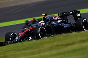 SUZUKA, JAPAN - SEPTEMBER 27:  Jenson Button of Great Britain and McLaren Honda drives during the Formula One Grand Prix of Japan at Suzuka Circuit on September 27, 2015 in Suzuka, Japan.  (Photo by Mark Thompson/Getty Images)