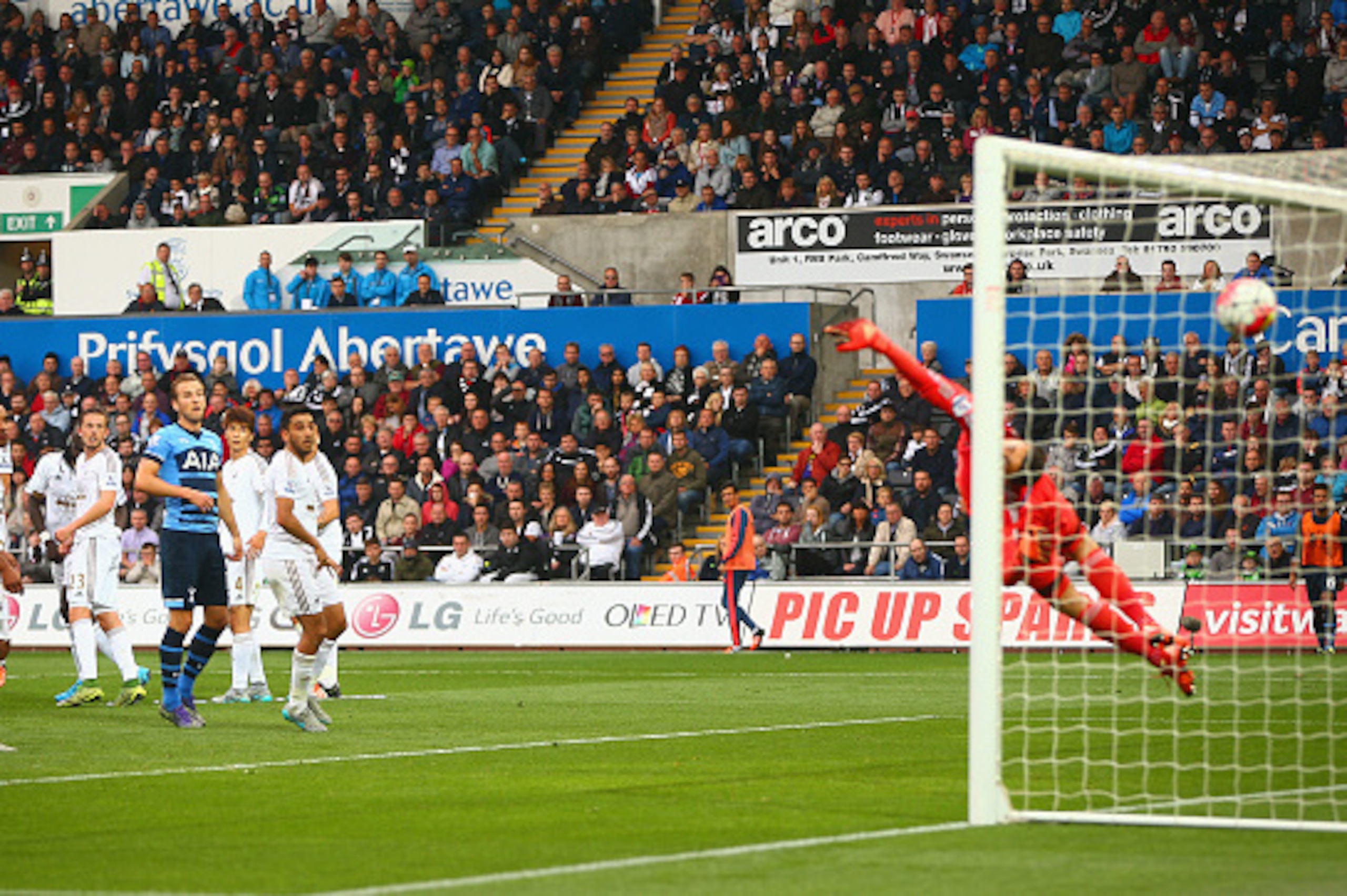 SWANSEA, WALES - OCTOBER 04:  Christian Eriksen (L) of Tottenham Hotspur scores Tottenham's second goal during the Barclays Premier League match between Swansea City and Tottenham Hotspur at Emirates Stadium on October 4, 2015 in Swansea, Wales.  (Photo b