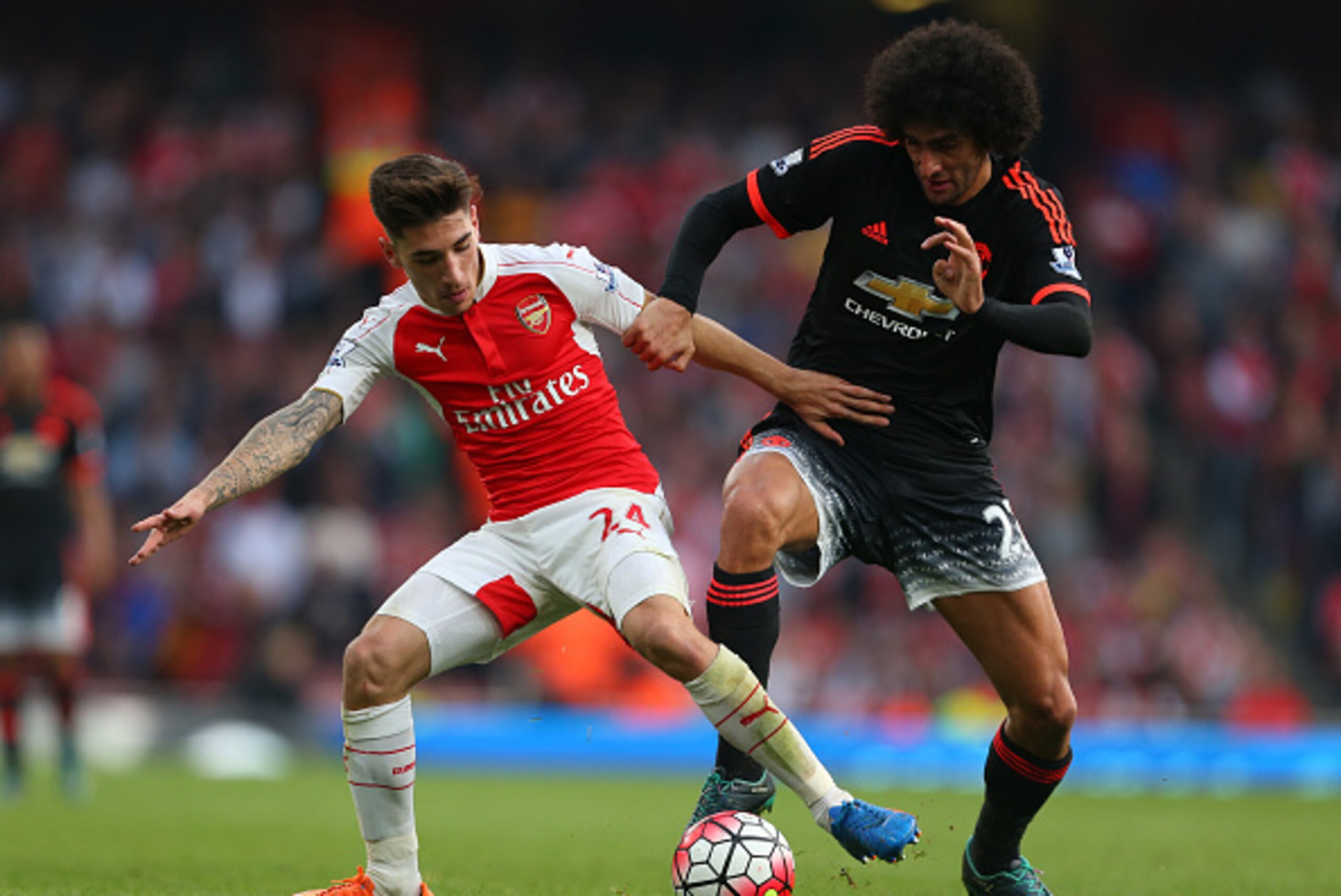 LONDON, ENGLAND - OCTOBER 04: Hector Bellerin of Arsenal and Marouane Fellaini of Manchester United during the Barclays Premier League match between Arsenal and Manchester United at the Emirates Stadium on October 04, 2015 in London, United Kingdom. (Ph LONDON, ENGLAND - OCTOBER 04: Hector Bellerin of Arsenal and Marouane Fellaini of Manchester United during the Barclays Premier League match between Arsenal and Manchester United at the Emirates Stadium on October 04, 2015 in London, United Kingdom. (Ph
