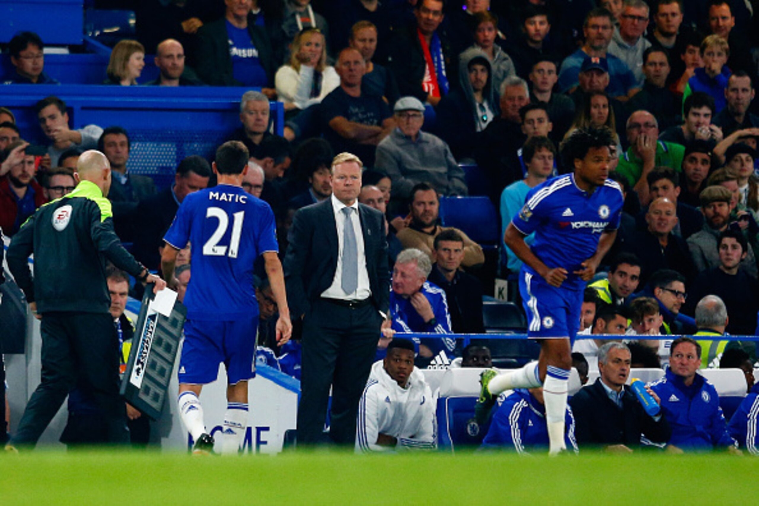 LONDON, ENGLAND - OCTOBER 03:  Second half substitute Nemanja Matic (2nd L) of Chelsea is replaced to Loic Remy (1st R) during the Barclays Premier League match between Chelsea and Southampton at Stamford Bridge on October 3, 2015 in London, United Kingdo