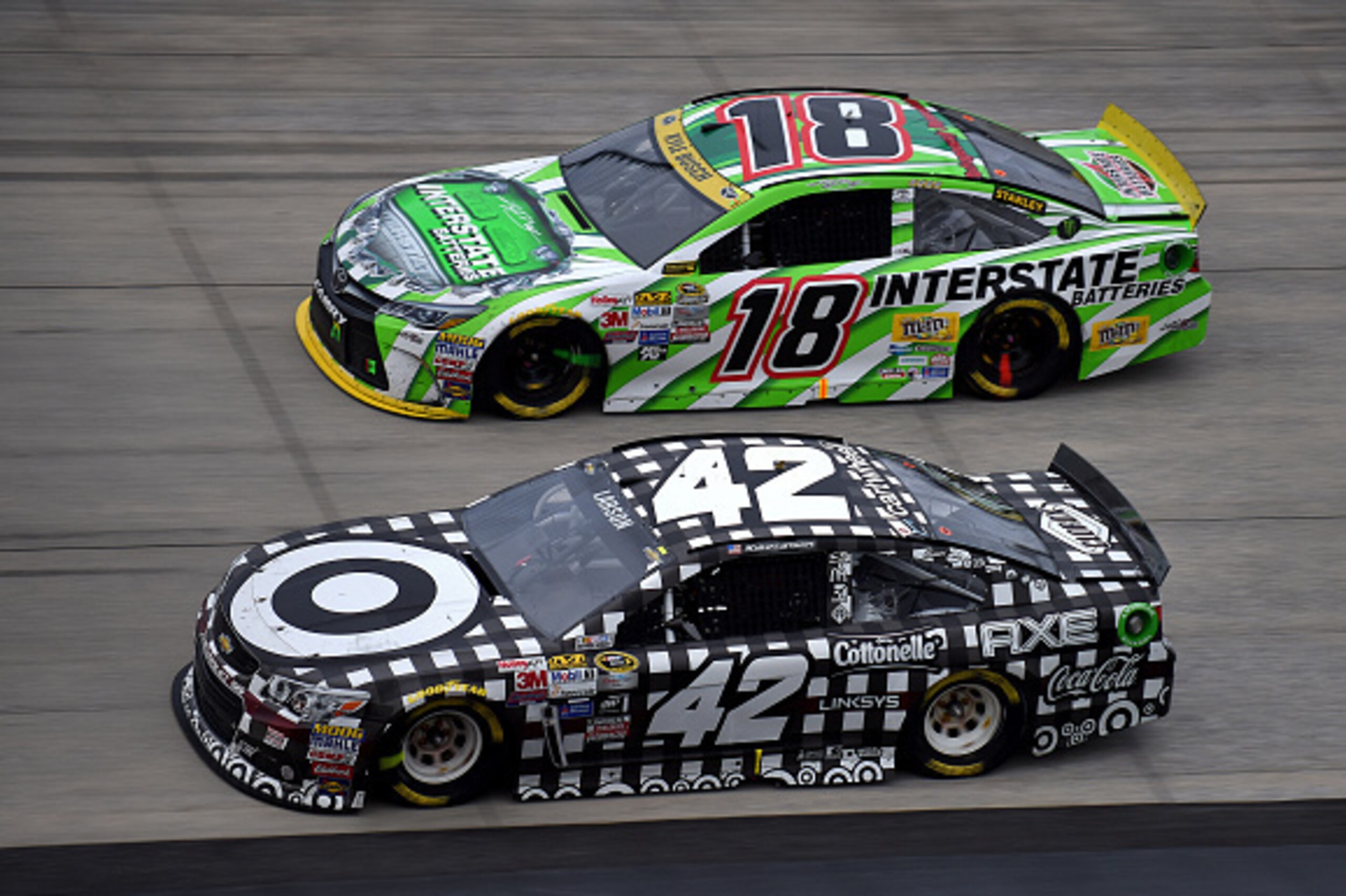 DOVER, DE - OCTOBER 04:  Kyle Larson, driver of the #42 Target Plaid Chevrolet, races Kyle Busch, driver of the #18 Interstate Batteries Toyota, during the NASCAR Sprint Cup Series AAA 400 at Dover International Speedway on October 4, 2015 in Dover, Delaw