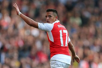 LONDON, ENGLAND - OCTOBER 04:  Alexis Sanchez of Arsenal during the Barclays Premier League match between Arsenal and Manchester United at the Emirates Stadium on October 04, 2015 in London, United Kingdom.  (Photo by Catherine Ivill - AMA/Getty Images)