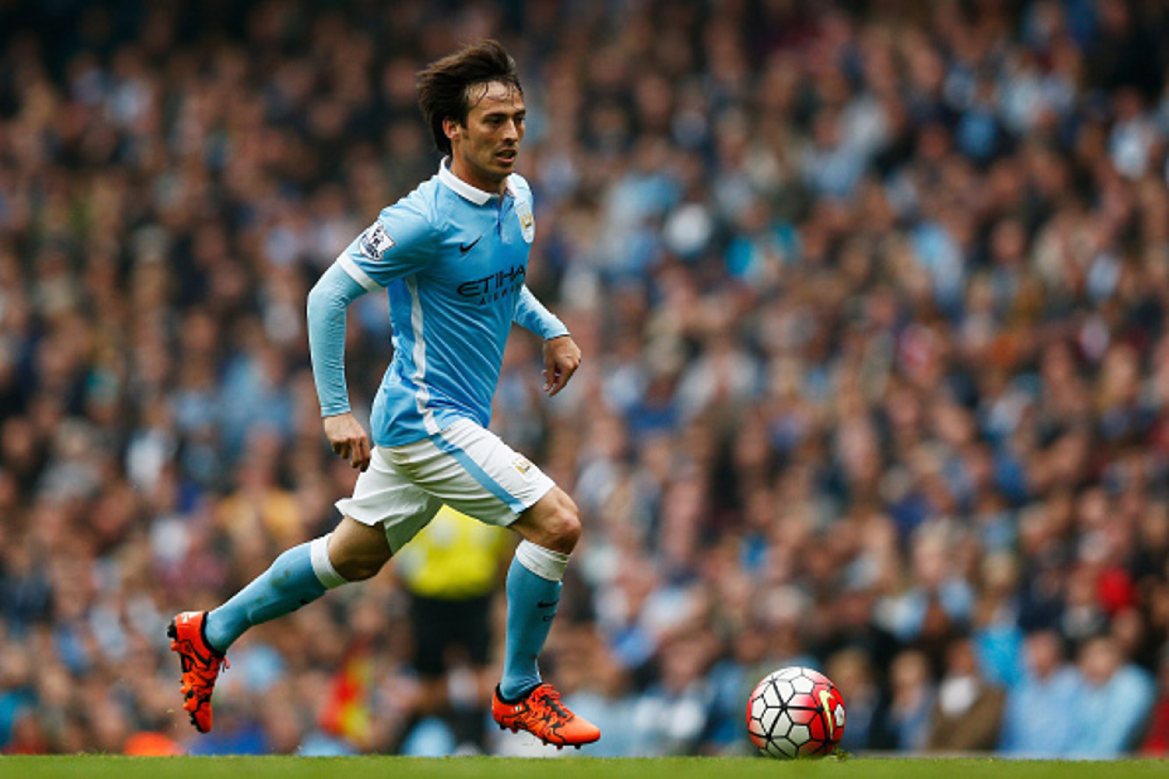 MANCHESTER, ENGLAND - OCTOBER 03:  David Silva of Manchester City in action during the Barclays Premier League match between Manchester City and Newcastle United at Etihad Stadium on October 3, 2015 in Manchester, United Kingdom.  (Photo by Dean Mouhtarop