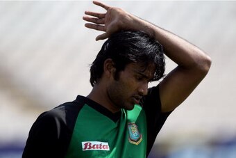 MANCHESTER, ENGLAND - JUNE 03:  Shahadat Hossain of Bangladesh prepares to bowl in a nets session prior to the 2nd npower Test at Old Trafford on June 3, 2010 in Manchester, England.  (Photo by Julian Herbert/Getty Images)