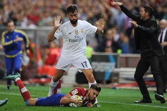 MADRID, SPAIN - OCTOBER 04:  Alvaro Arbeloa of Real Madrid fouls Yannick Carrasco of Club Atletico de Madrid during the La Liga match between Club Atletico de Madrid and Real Madrid at Vicente Calderon Stadium on October 4, 2015 in Madrid, Spain.  (Photo 