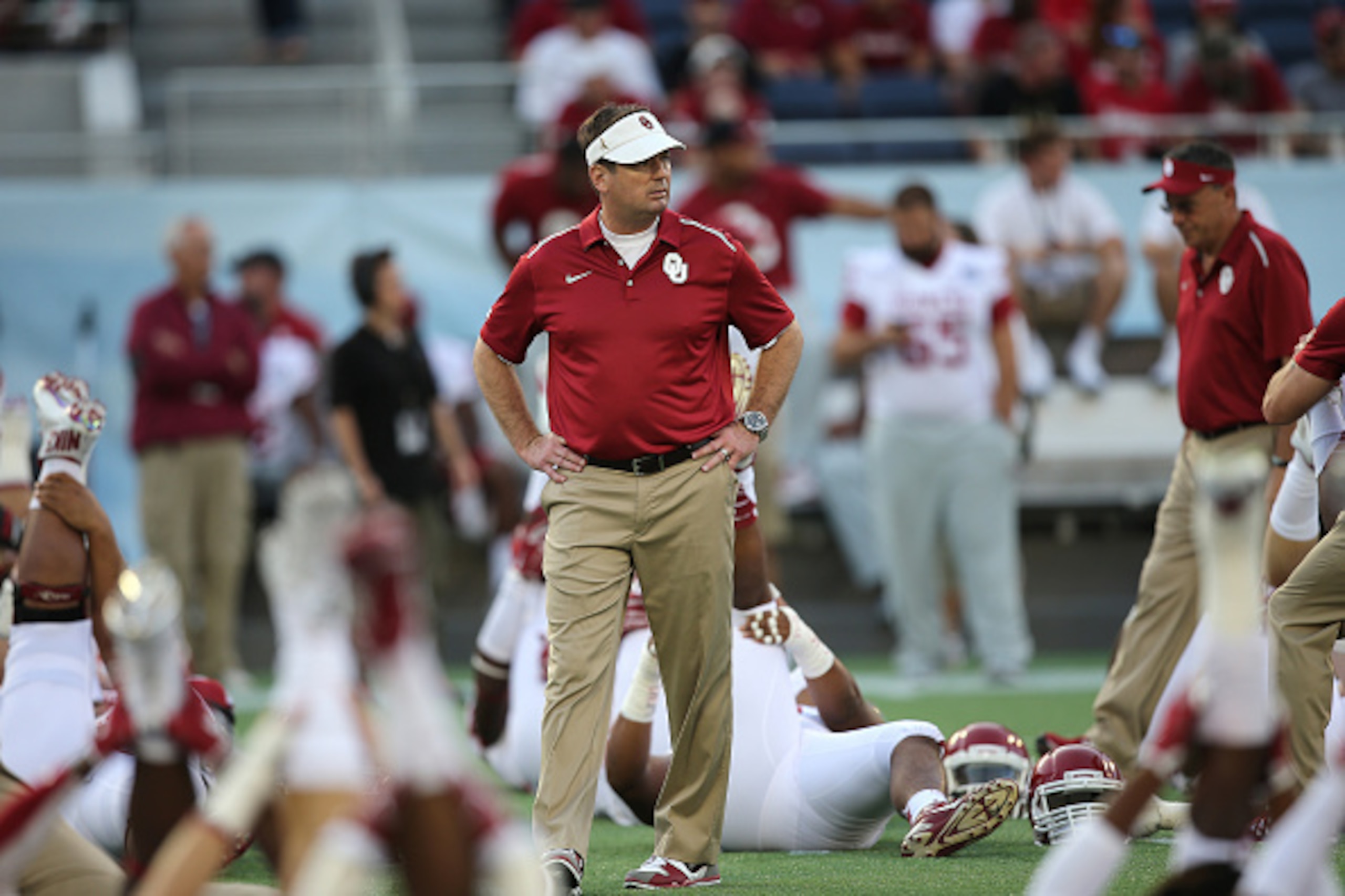ORLANDO, FL - DECEMBER 29:  Head coach Bob Stoops of the Oklahoma Sooners looks over his players during warmups for the NCAA Russell Athletic Bowl between the Clemson Tigers and the Oklahoma Sooners on December 29, 2014 in Orlando, Florida. Clemson won th