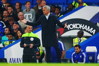 LONDON, ENGLAND - OCTOBER 03:  Jose Mourinho Manager of Chelsea shows his frustration after conceding the third goal to Southampton during the Barclays Premier League match between Chelsea and Southampton at Stamford Bridge on October 3, 2015 in London, U