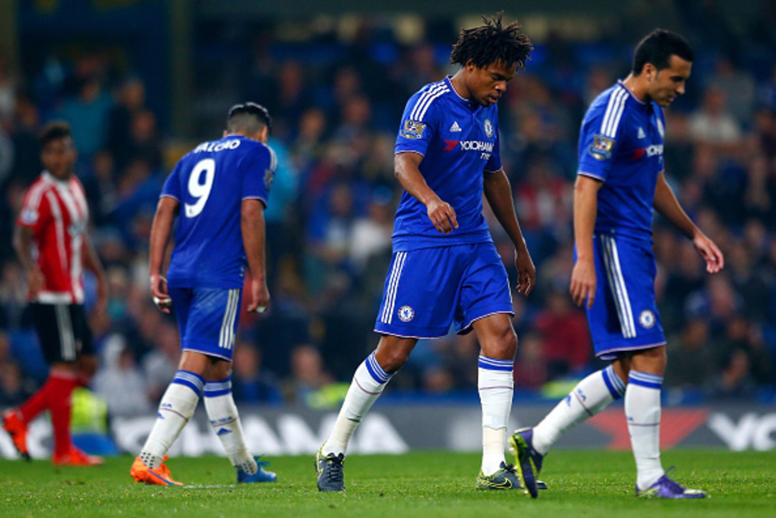LONDON, ENGLAND - OCTOBER 03:  Chelsea playes show their dejection after conceding the third goal to Southampton during the Barclays Premier League match between Chelsea and Southampton at Stamford Bridge on October 3, 2015 in London, United Kingdom.  (Ph
