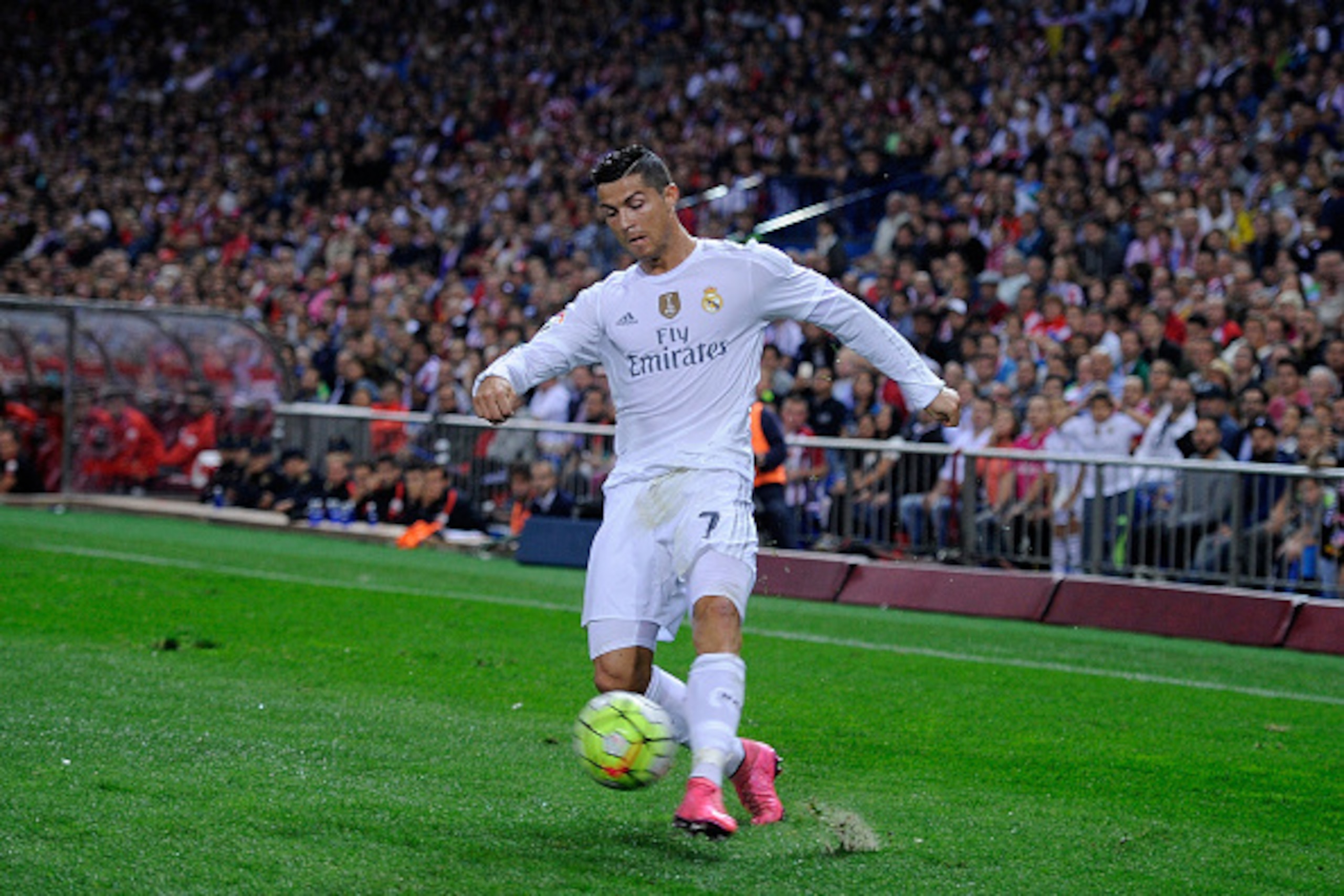MADRID, SPAIN - OCTOBER 04:  Cristiano Ronaldo of Real Madrid puts in a cross during the La Liga match between Club Atletico de Madrid and Real Madrid at Vicente Calderon Stadium on October 4, 2015 in Madrid, Spain.  (Photo by Denis Doyle/Getty Images)