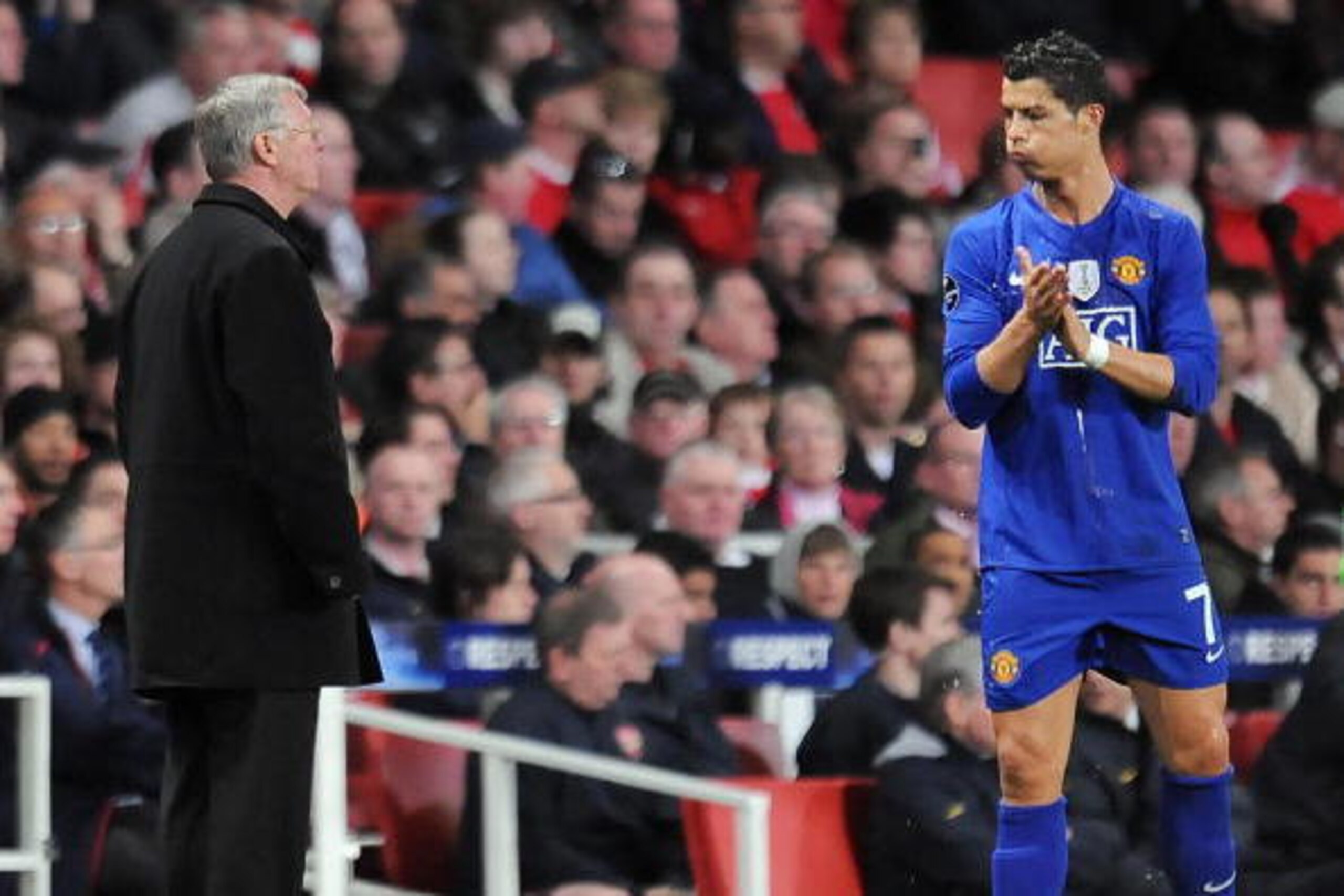 Manchester United's Scottish manager Sir Alex Ferguson (L) and Portuguese midfielder Cristiano Ronaldo (R) are pictured during their UEFA Champions League semi final second leg football match against Arsenal at the Emirates Stadium in North London, Englan