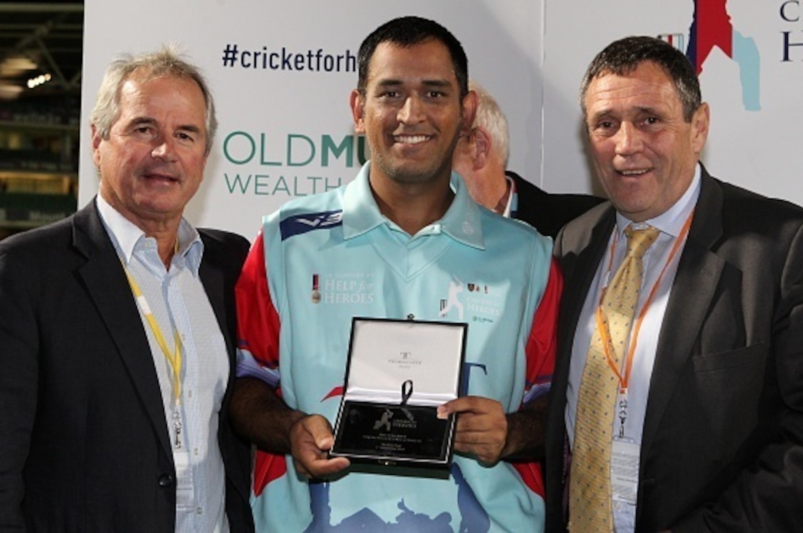 LONDON, ENGLAND - SEPTEMBER 17:  Allan Lamb and man of the match MS Dhoni after the Cricket for Heroes charity match at The Kia Oval on September 17, 2015 in London, England.  (Photo by Sarah Ansell/Getty Images)