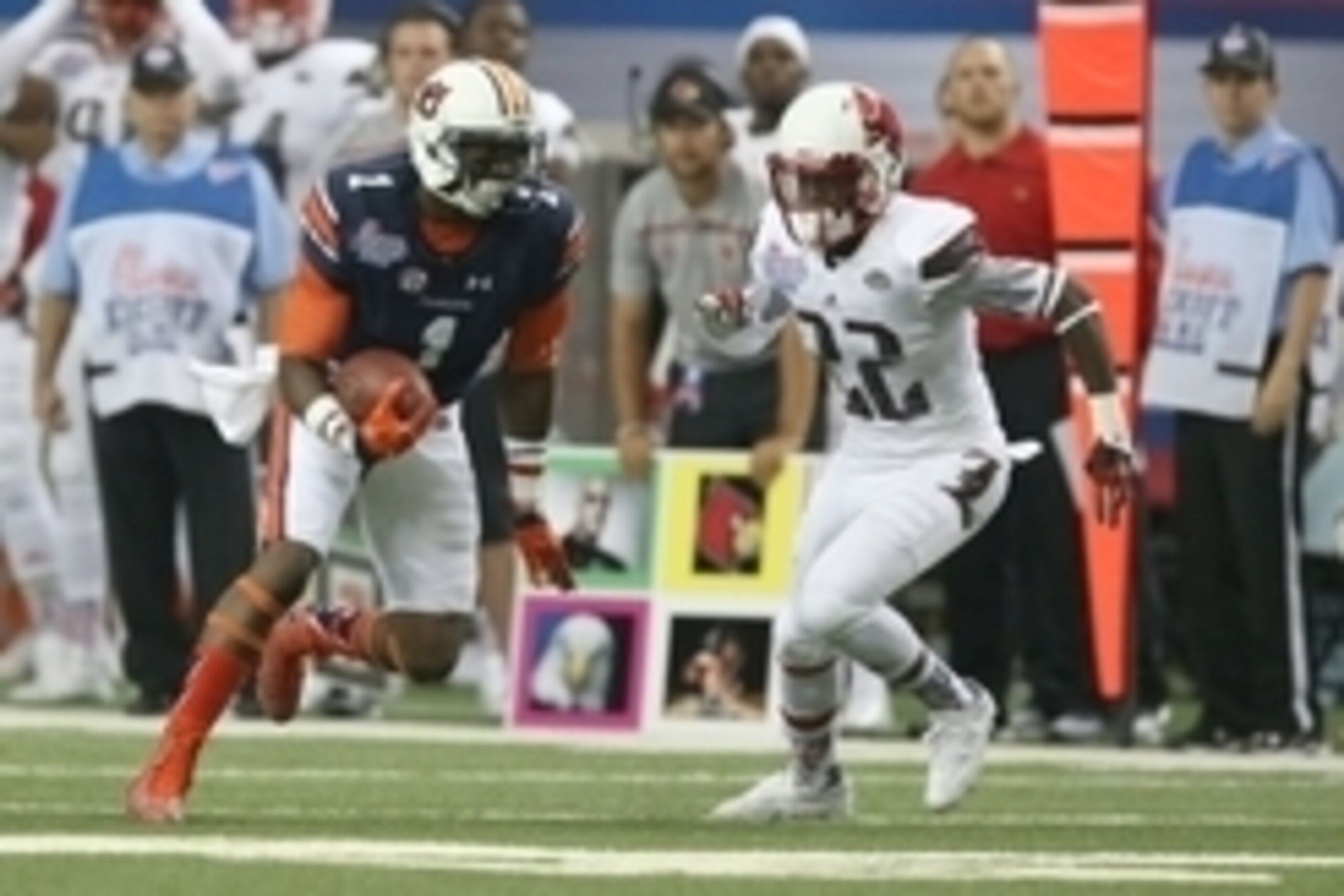 Sep 5, 2015; Atlanta, GA, USA; Auburn Tigers wide receiver D'haquille Williams (1) runs with the ball chased by Louisville Cardinals safety Chucky Williams (22) during the second quarter in the 2015 Chick-fil-A Kickoff Game at the Georgia Dome. Mandatory Sep 5, 2015; Atlanta, GA, USA; Auburn Tigers wide receiver D'haquille Williams (1) runs with the ball chased by Louisville Cardinals safety Chucky Williams (22) during the second quarter in the 2015 Chick-fil-A Kickoff Game at the Georgia Dome. Mandatory
